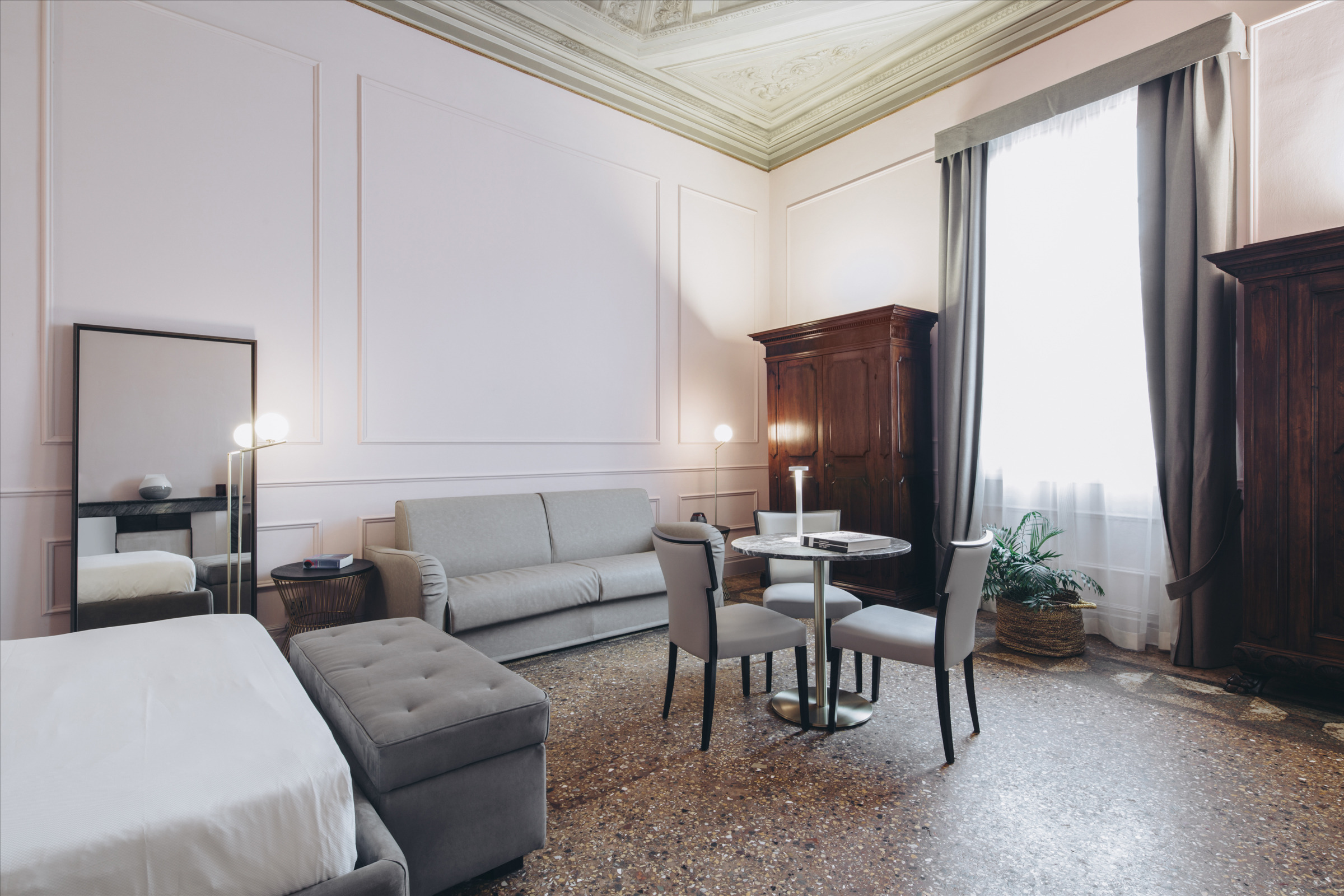 意大利博洛尼亚百年建筑的奢华套房新生-7