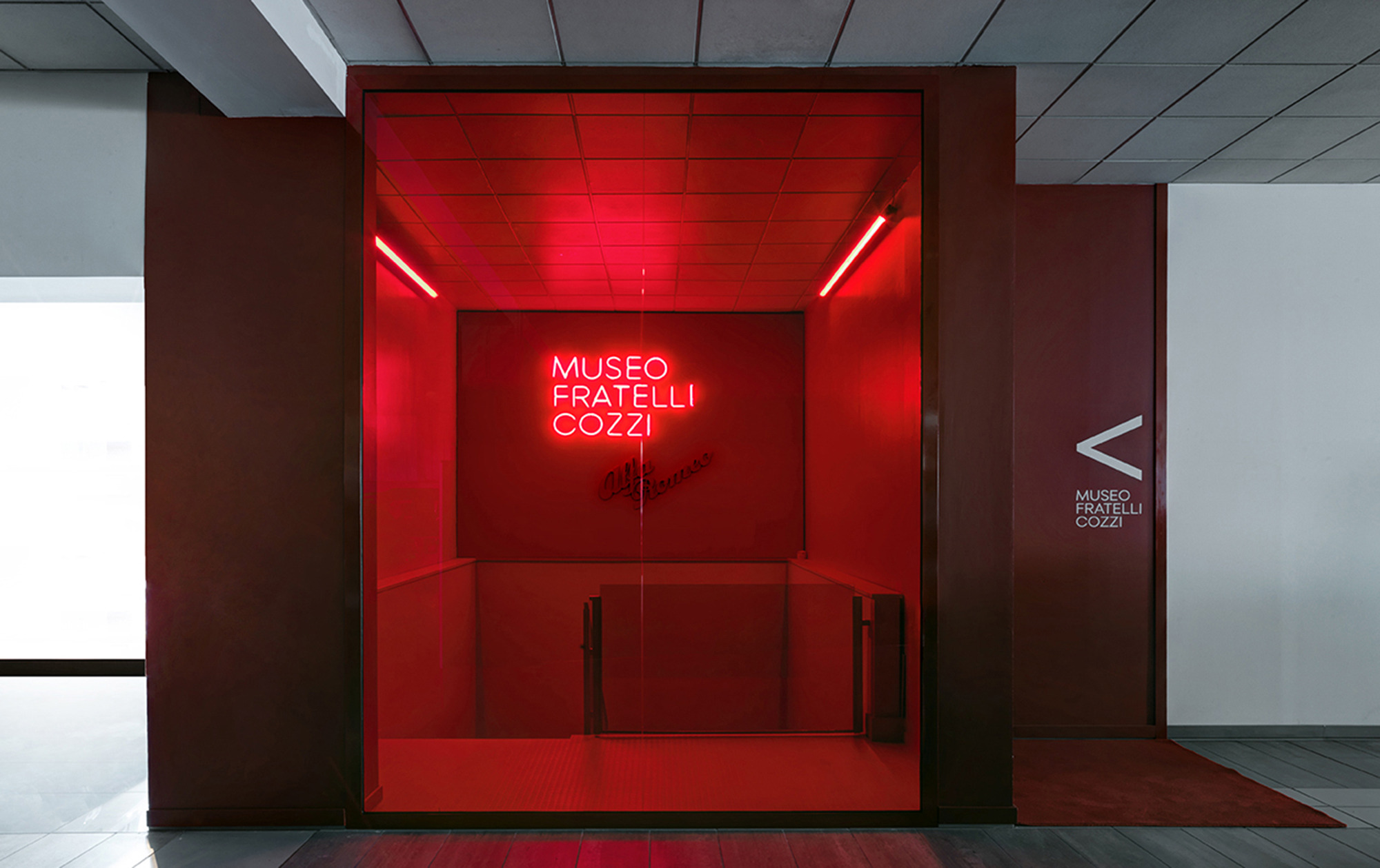 兄弟·科 zzi 博物馆 | 神秘黑盒中的红色激情-1