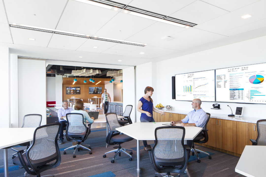 亨茨曼建筑集团打造数字洞察力银行新总部-8