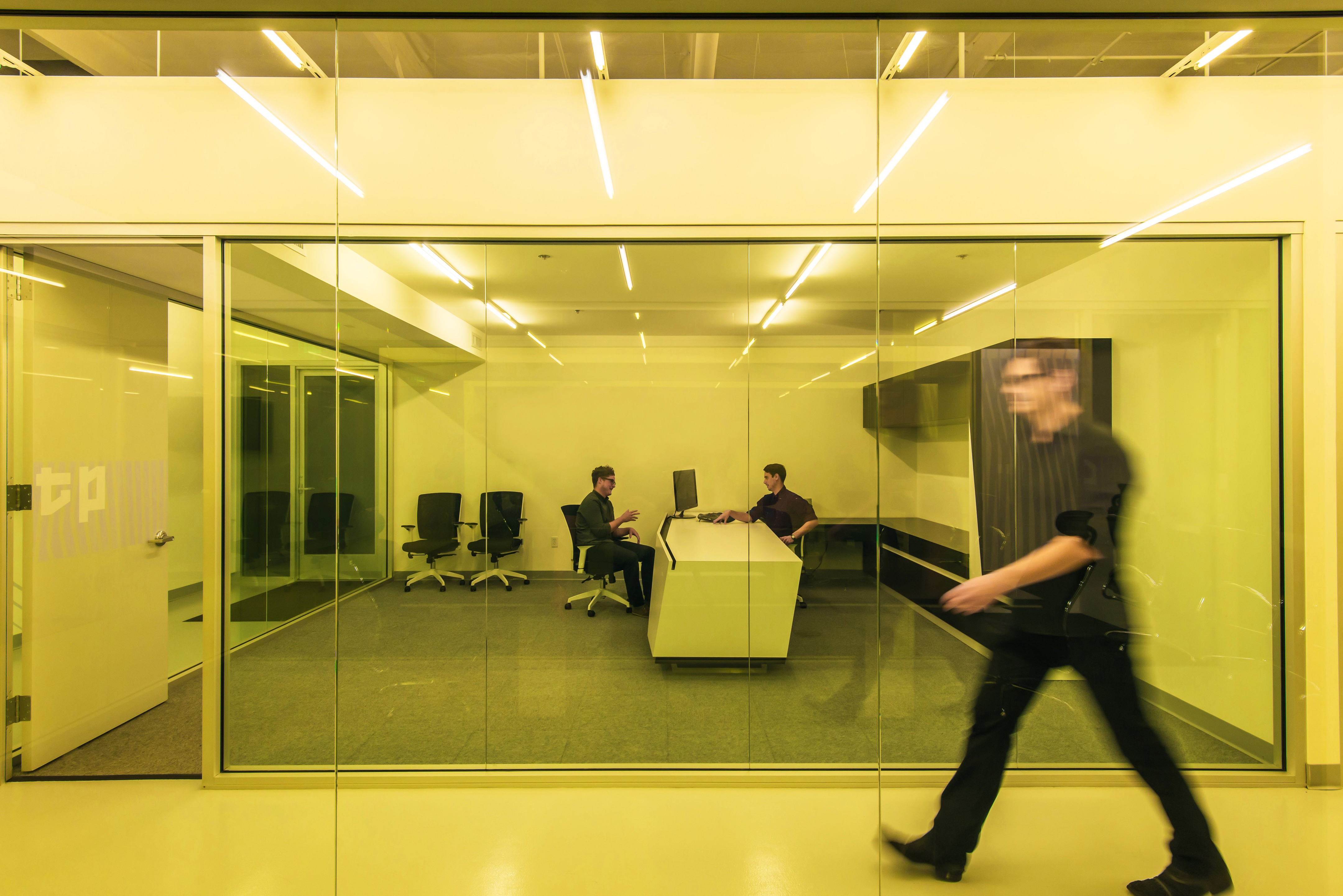 重塑工业遗迹 | Orange County 电子公司办公室设计-4