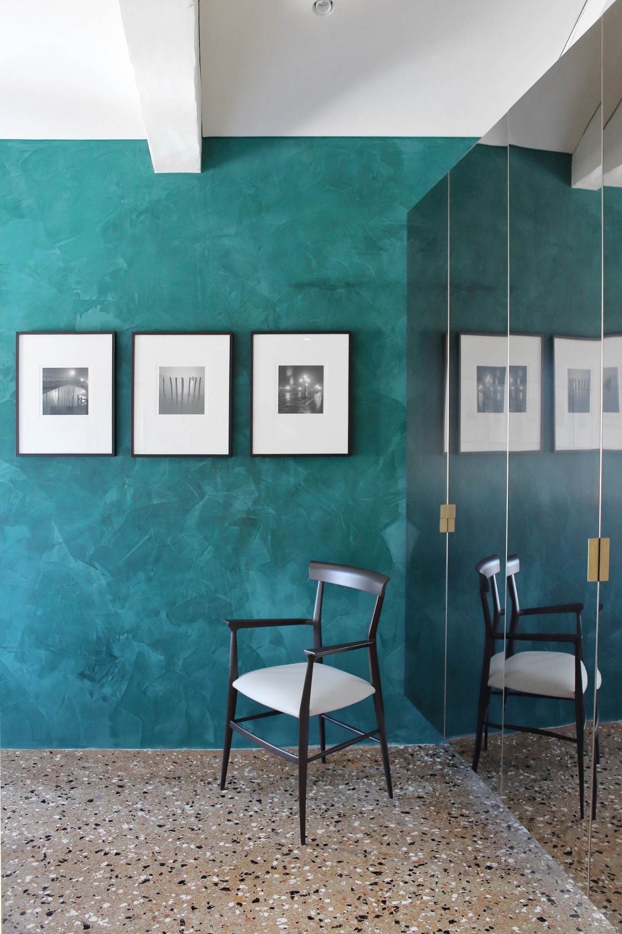 威尼斯运河旁独具匠心的公寓设计-1