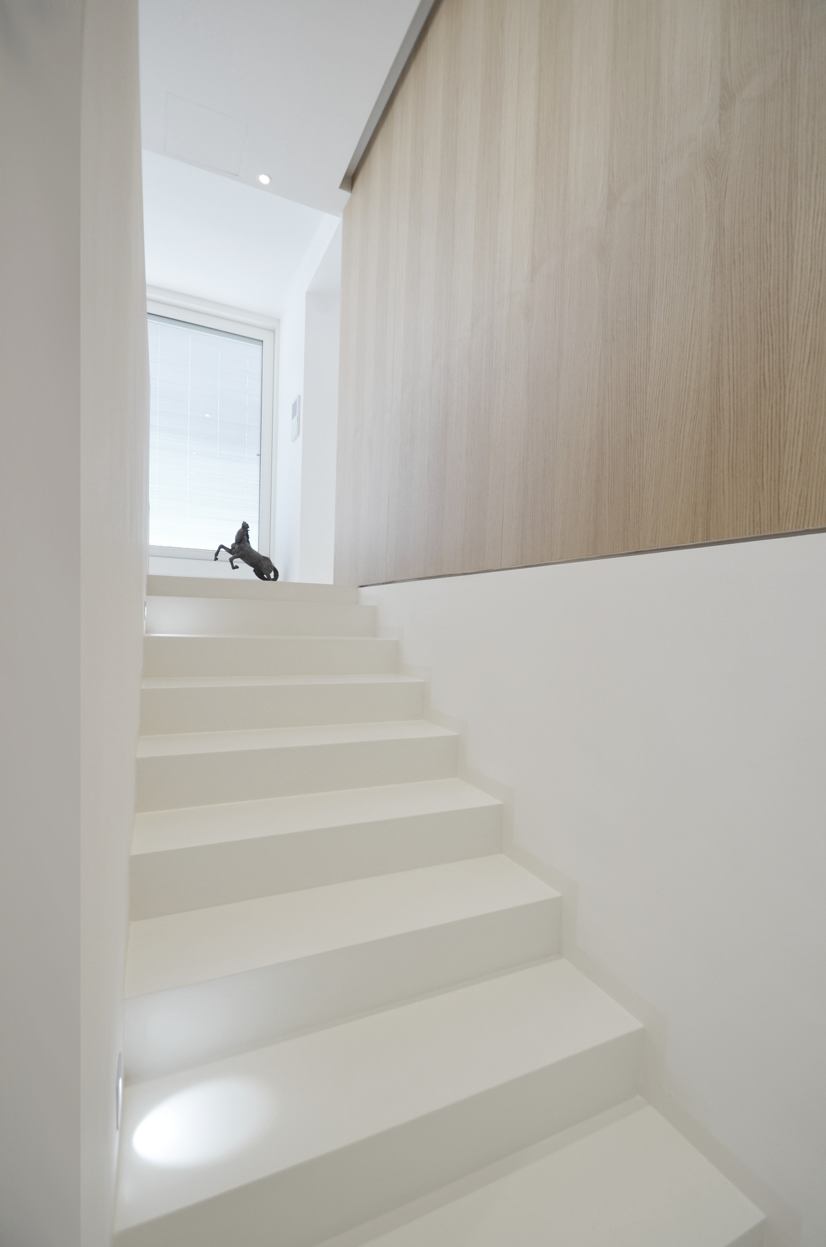 简约白色调，城市美景尽收眼底-5