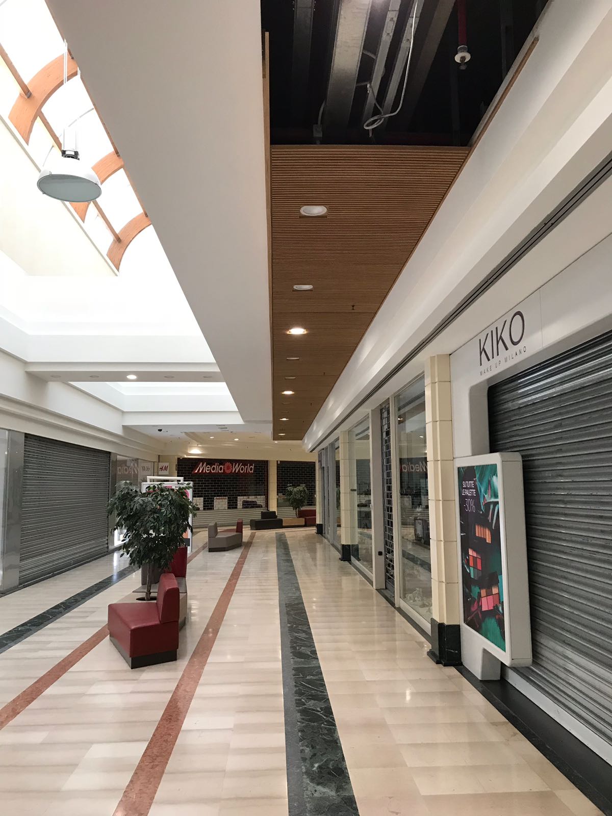 意大利 Perugia 购物中心室内设计案例解析-11