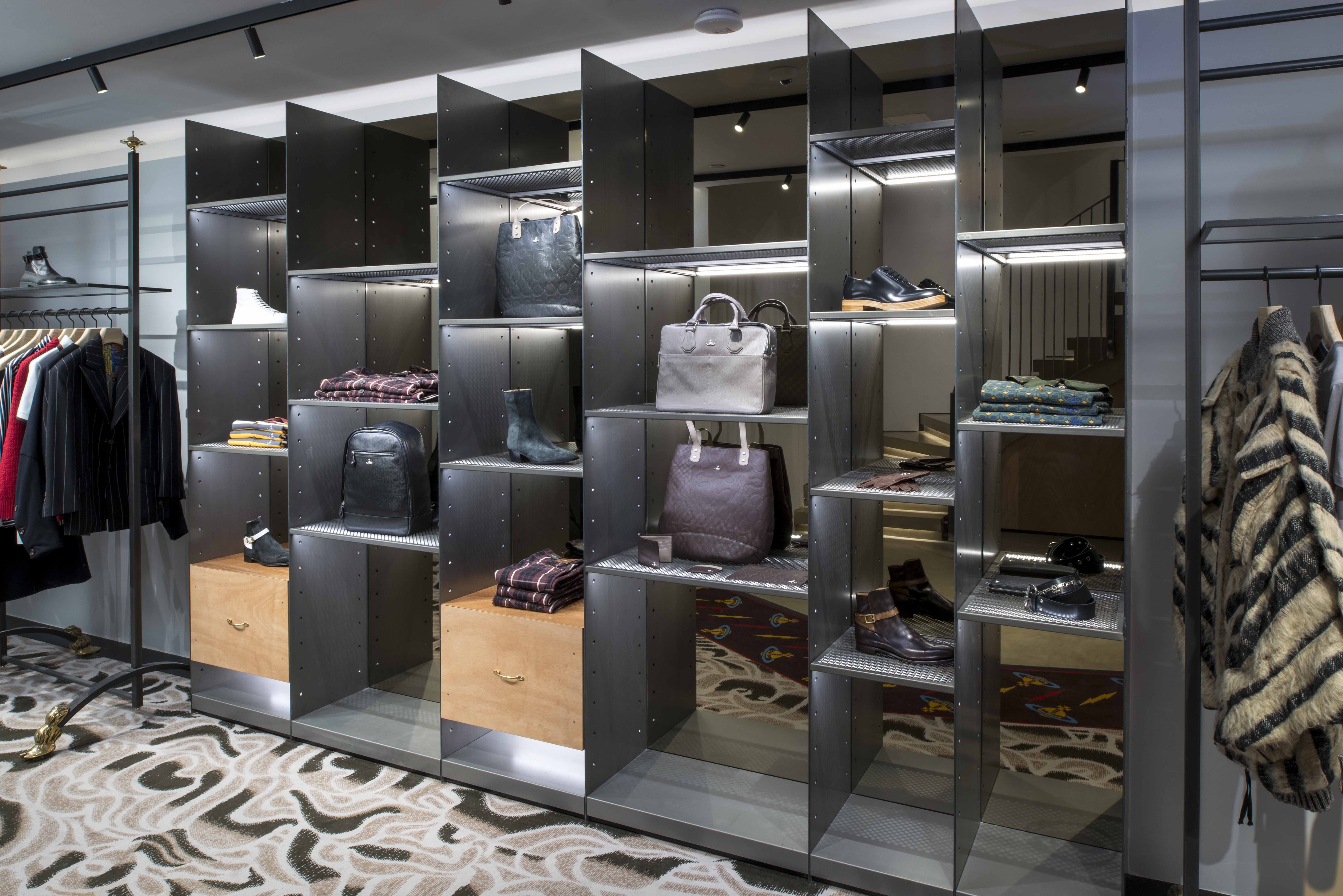 维维安·韦斯特伍德纽约旗舰店 | 工业风与自然的完美融合-8