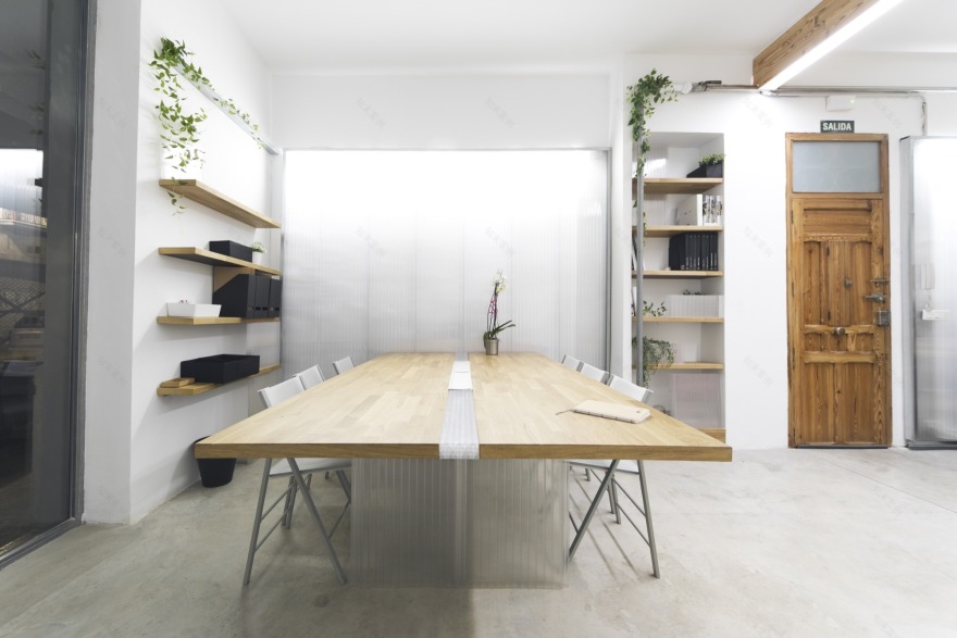 创新材料诠释 Ruzafa 社区精神的室内设计-12