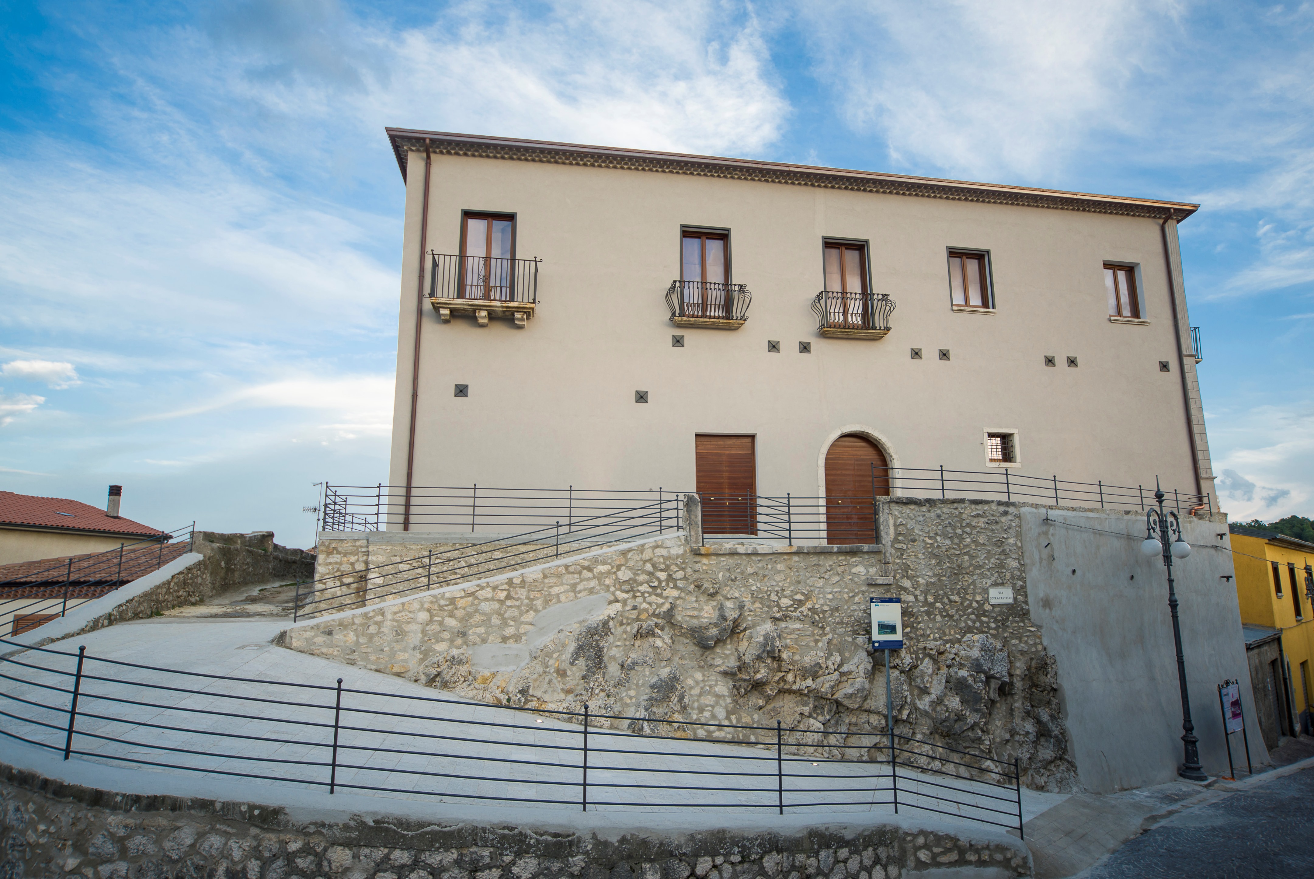 重生之堡 · 意大利 Montemarano 古堡改造记-1