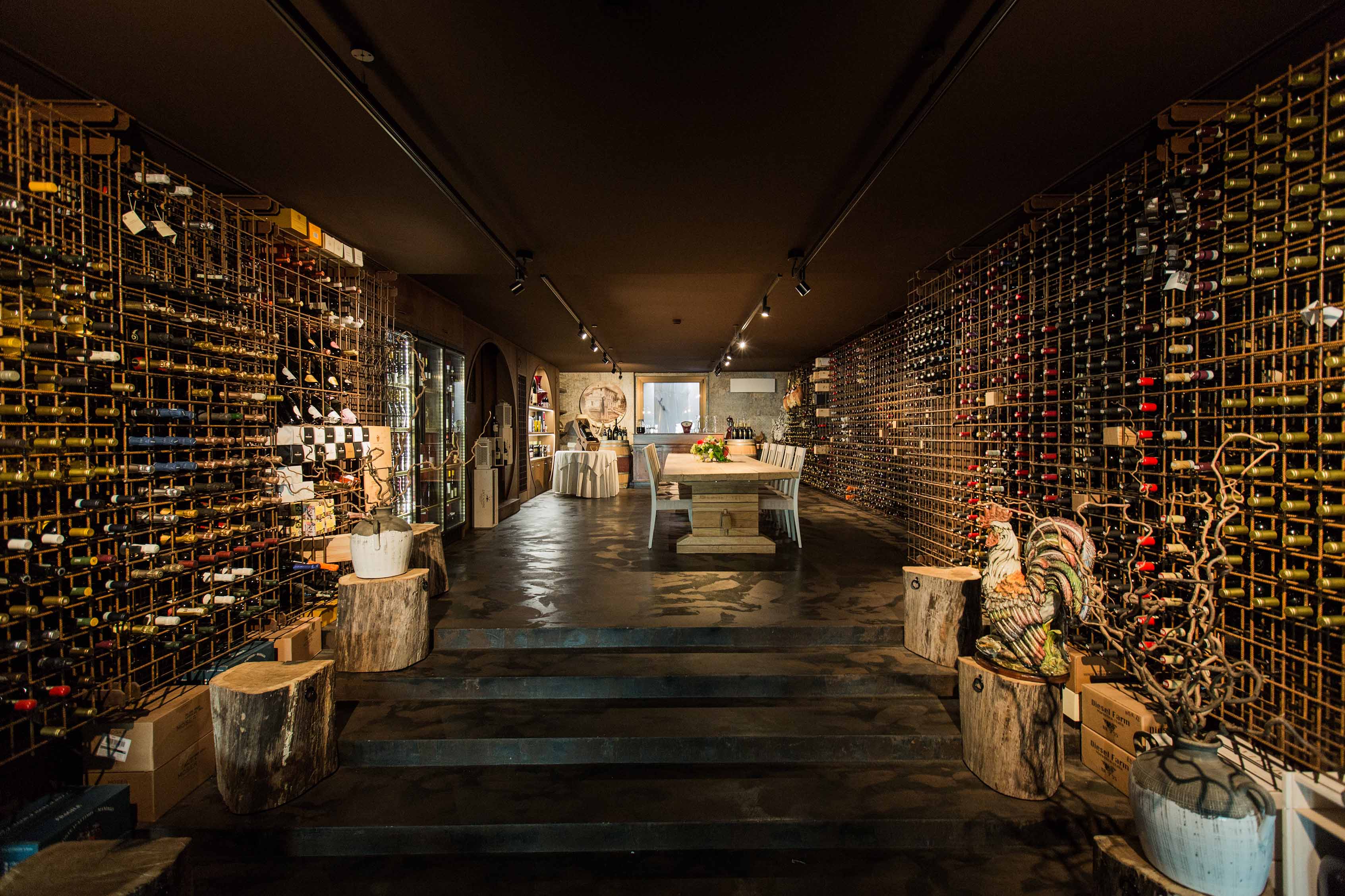 意大利地下葡萄酒图书馆餐厅设计-0