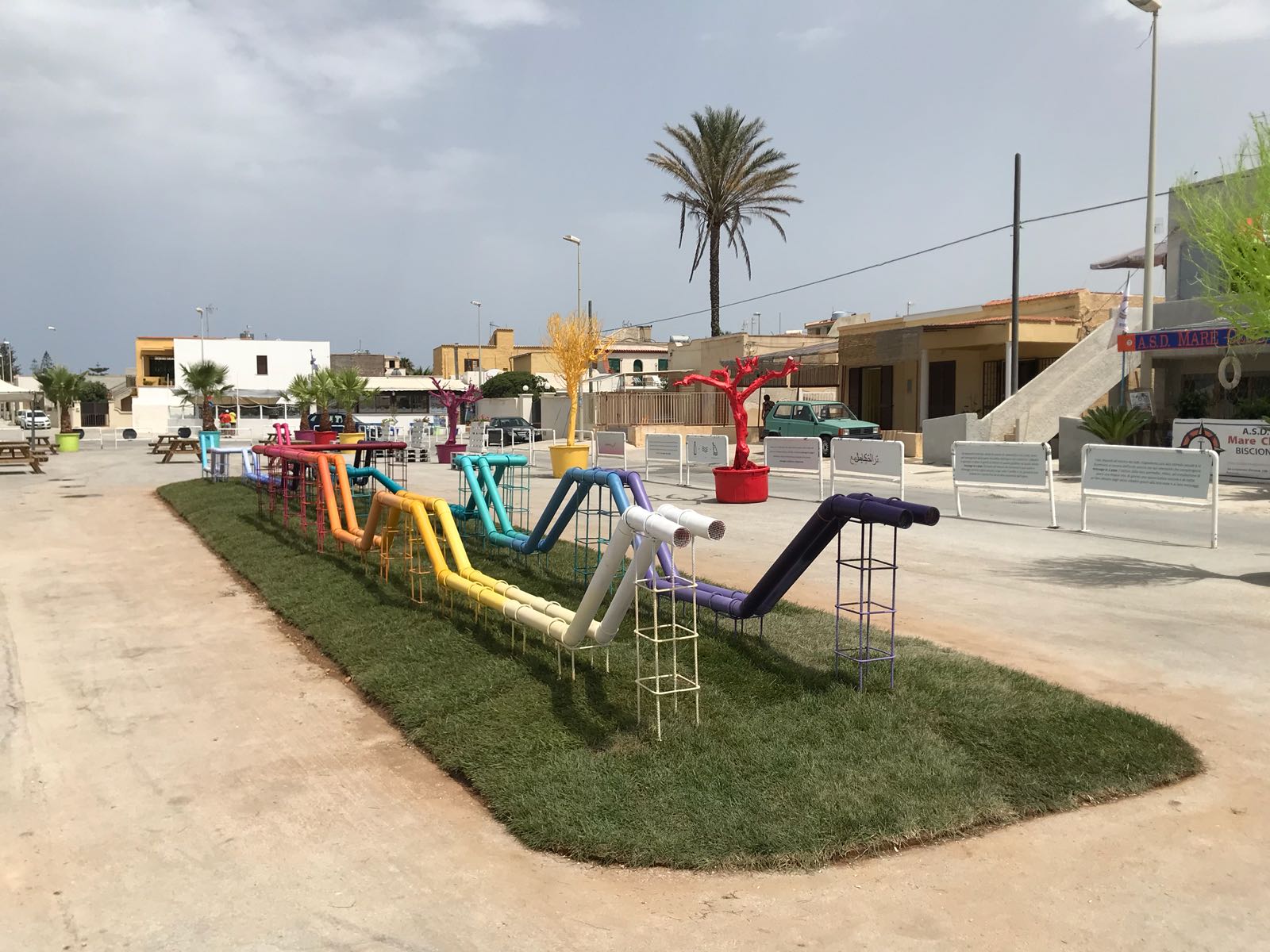 海市蜃楼般的“信息之瓶”——意大利 Petrosino 公共艺术装置-22