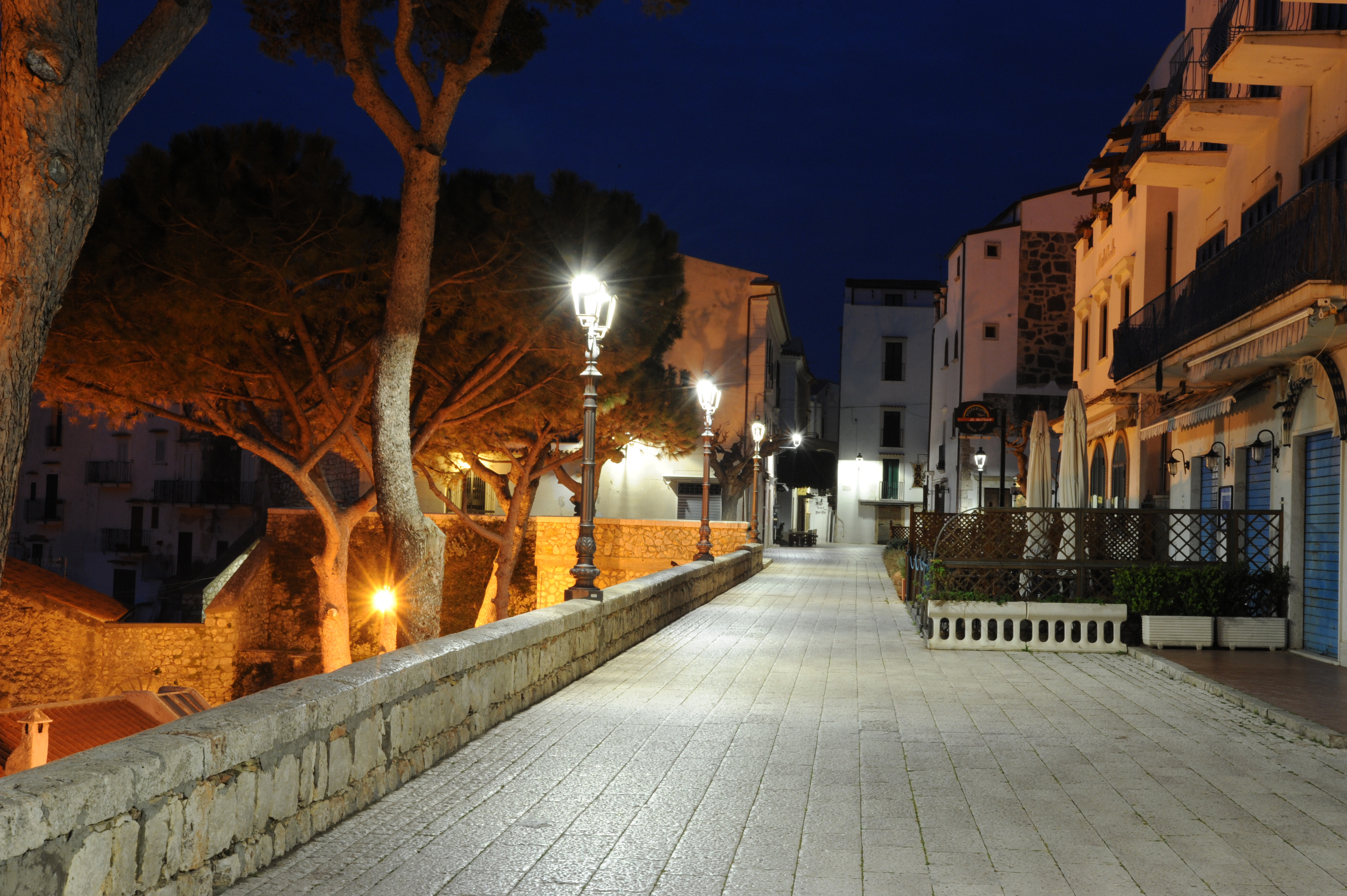 意大利 Sperlonga 城市照明与家具设计-11