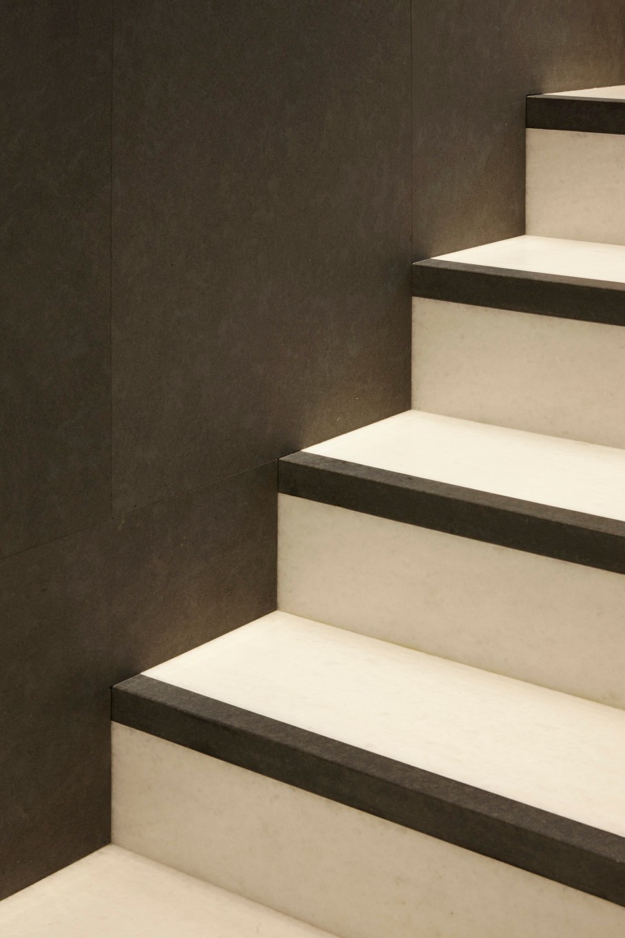 伦敦 Giuseppe Zanotti 男士专卖店 - 传统意式风情与现代空间的完美融合-12