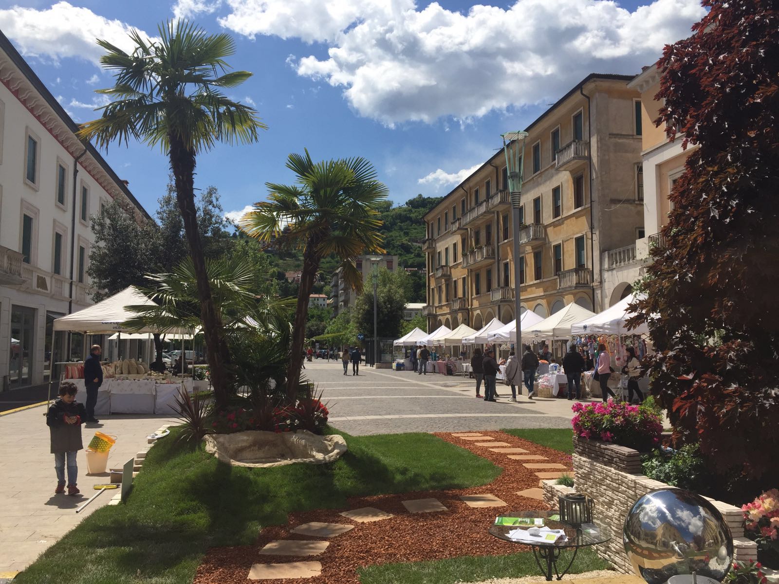 2016 年意大利公共广场家具定制案例-2