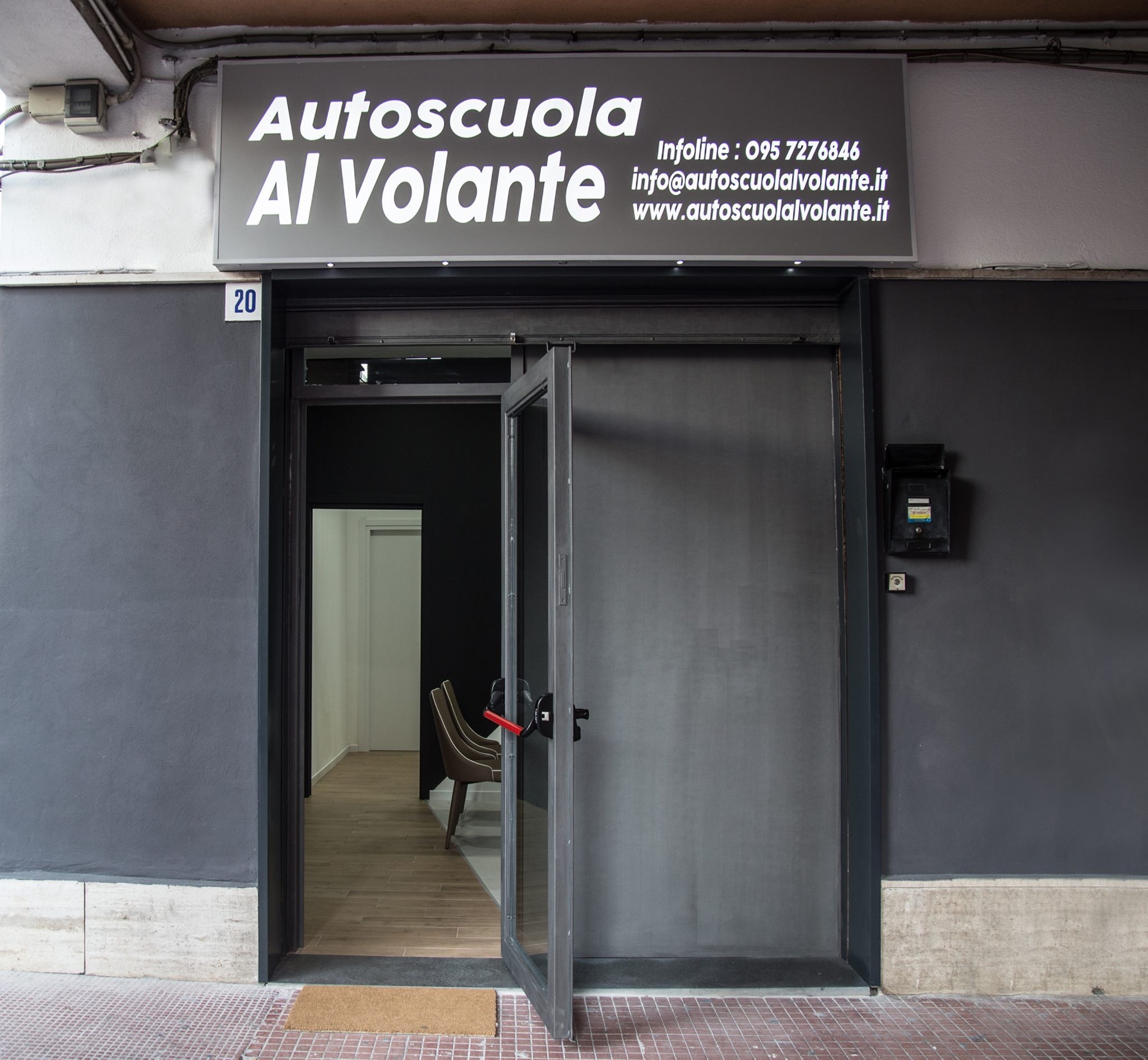 Autoscuola Al Volante 汽车学校翻新亮相-9