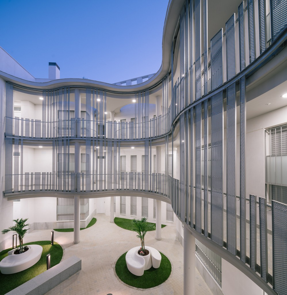 融合历史与当代的塞维利亚多户住宅-38