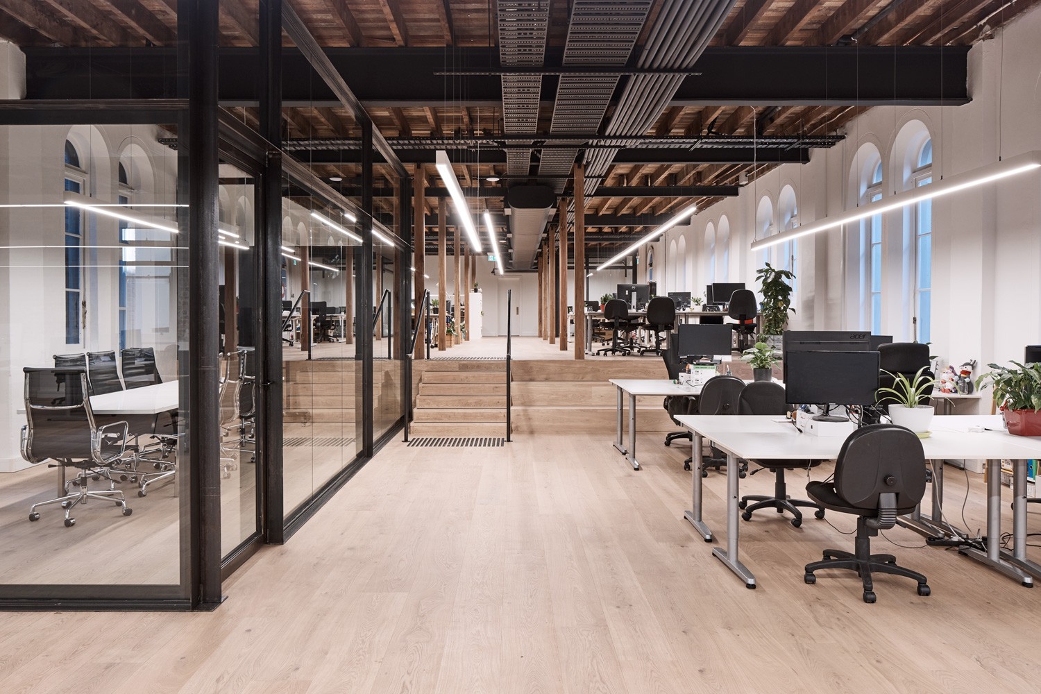 Squillace Architects:古老教堂改造工作空间-13