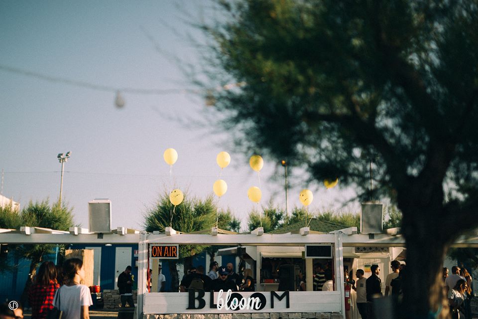 2013 年完成的 Bloom 海滩酒吧 | 木质结构与海洋风情的完美融合-4