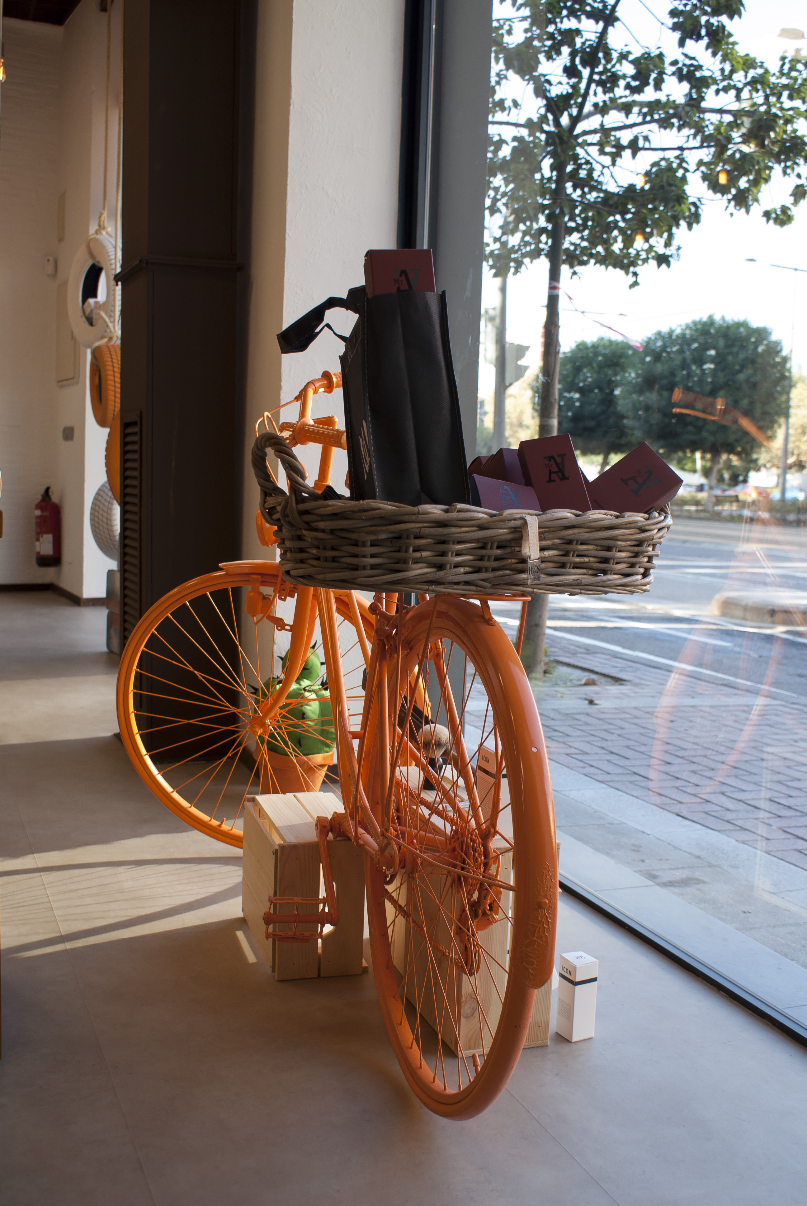 钢制装饰的 Sandra Soler 发廊设计-16