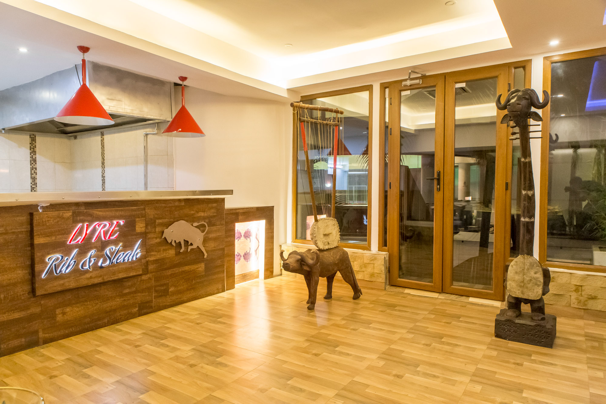 内罗毕丽丽安塔楼的华丽转身· Lyre 肋排牛排酒吧-11