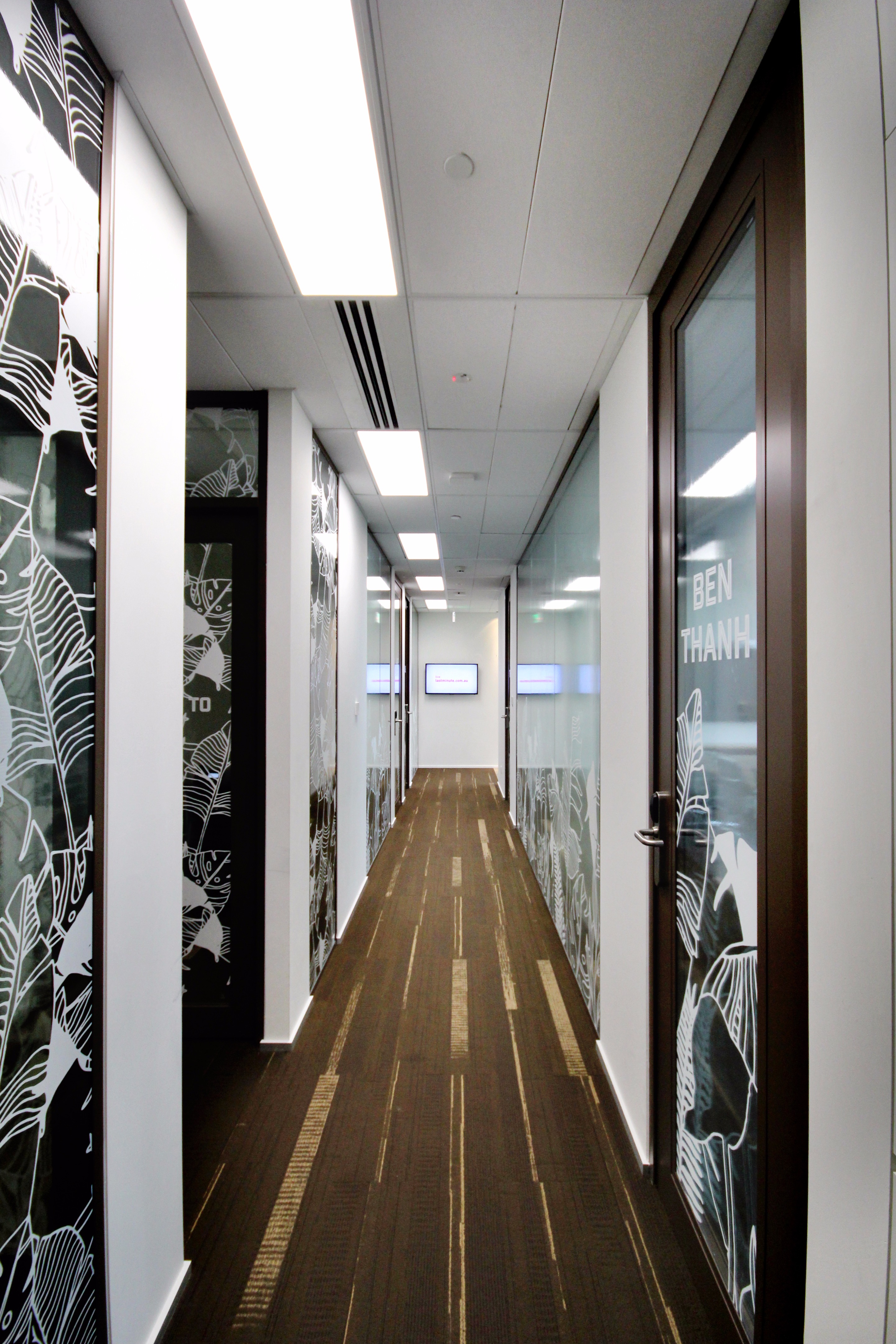 越南最大城市中心的灵动办公空间-18