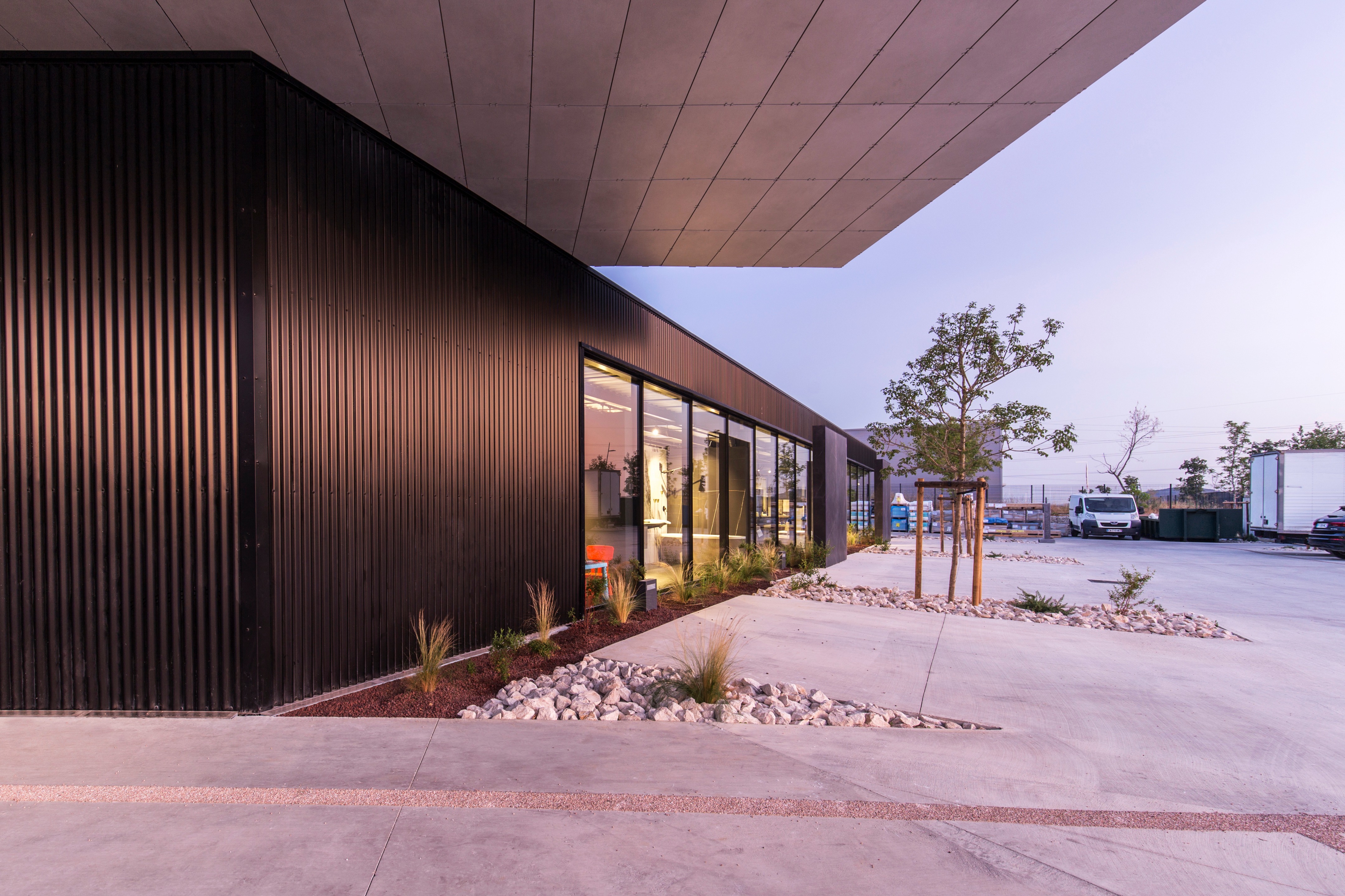 意式简约风 玻璃展示空间-9