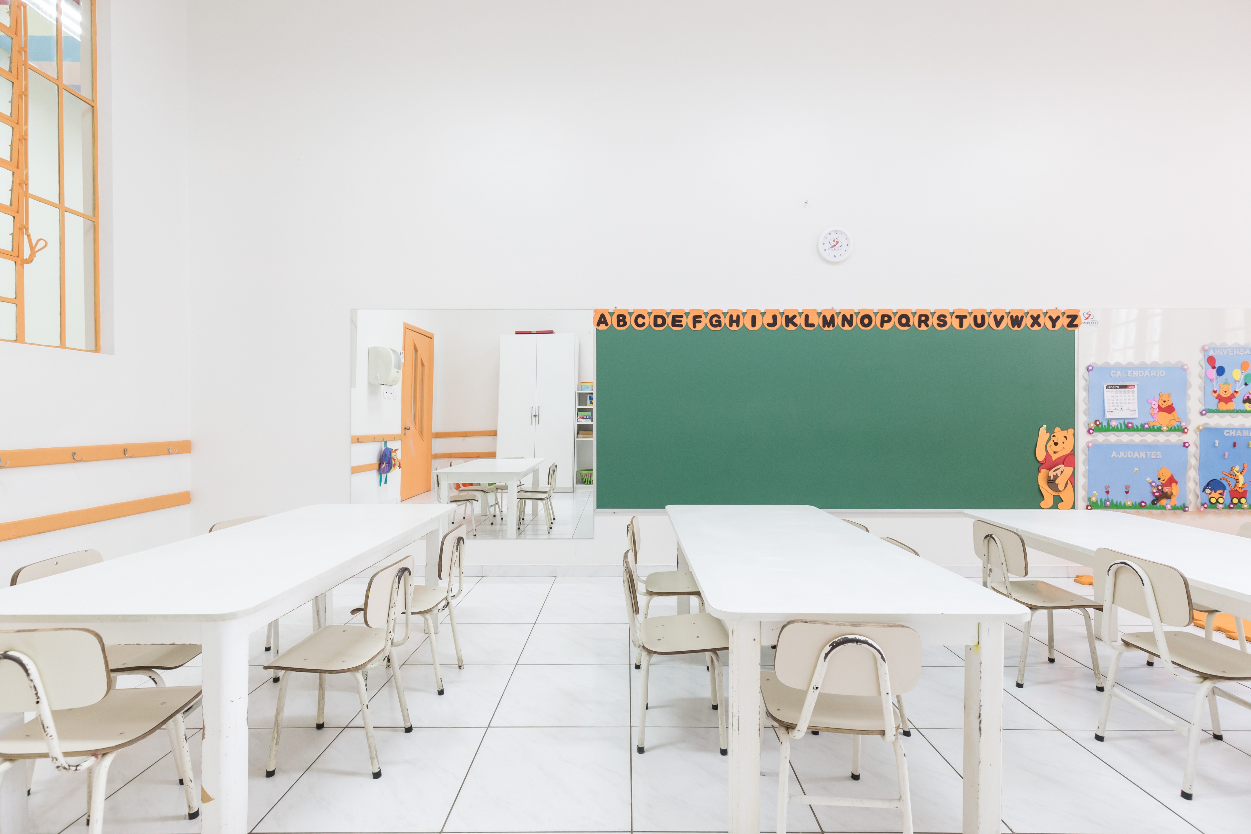 巴西幼儿园色彩斑斓的空间设计-28