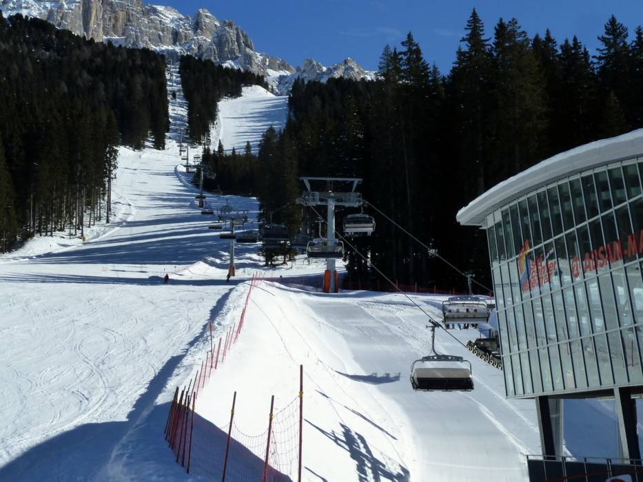 2005 年完成的 Absam Maierl 缆车站体育设施-4