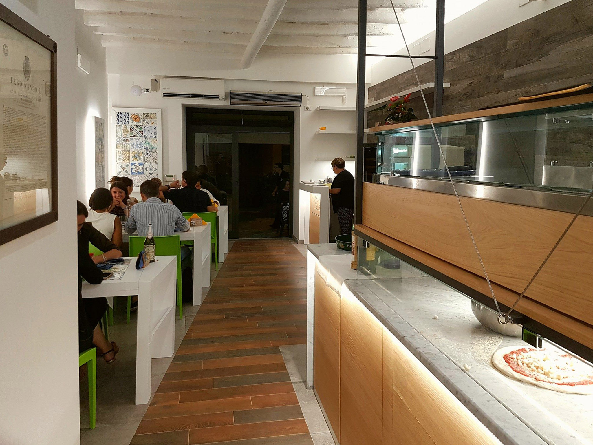 历史悠久的意大利披萨店，传统与创新的完美结合-20