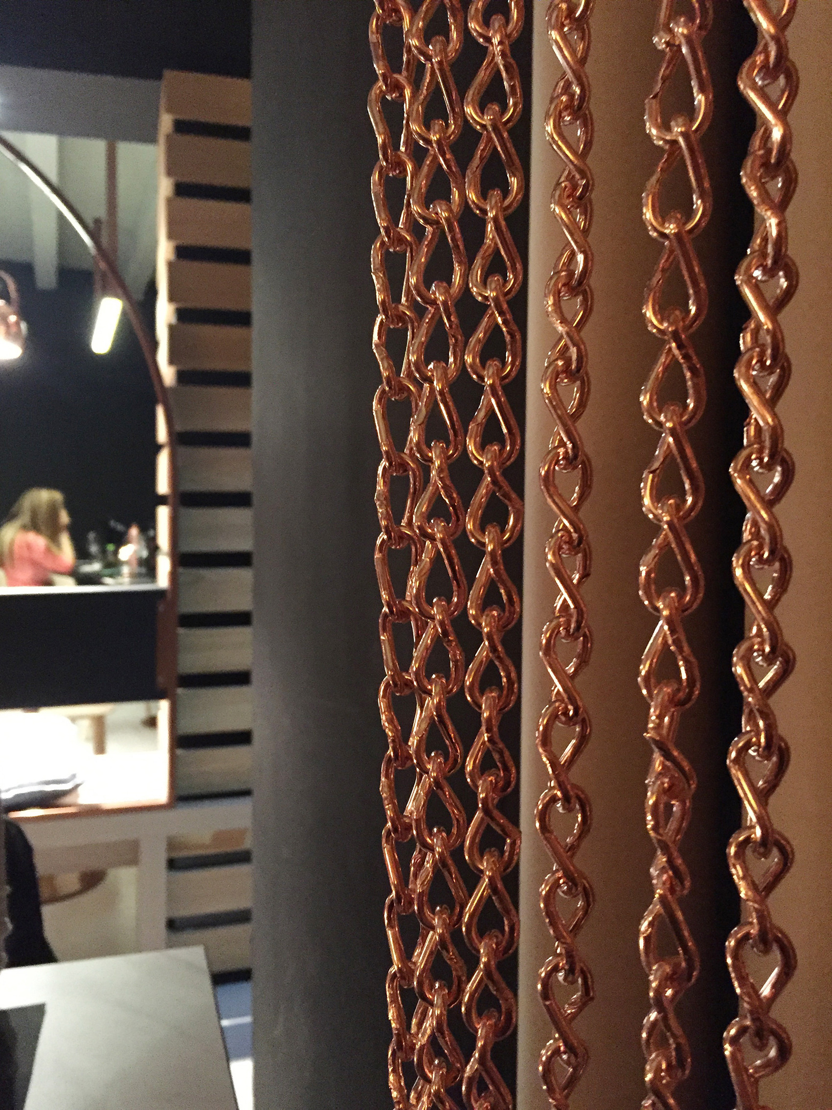 创意纸石纹卫生间，玫瑰金链条瓶架，惊艳的 YUMI 寿司体验-25