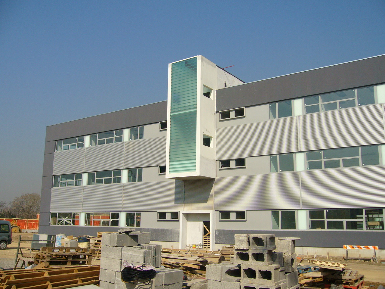 2004 年完成的雷诺卡车意大利总部室内设计-13