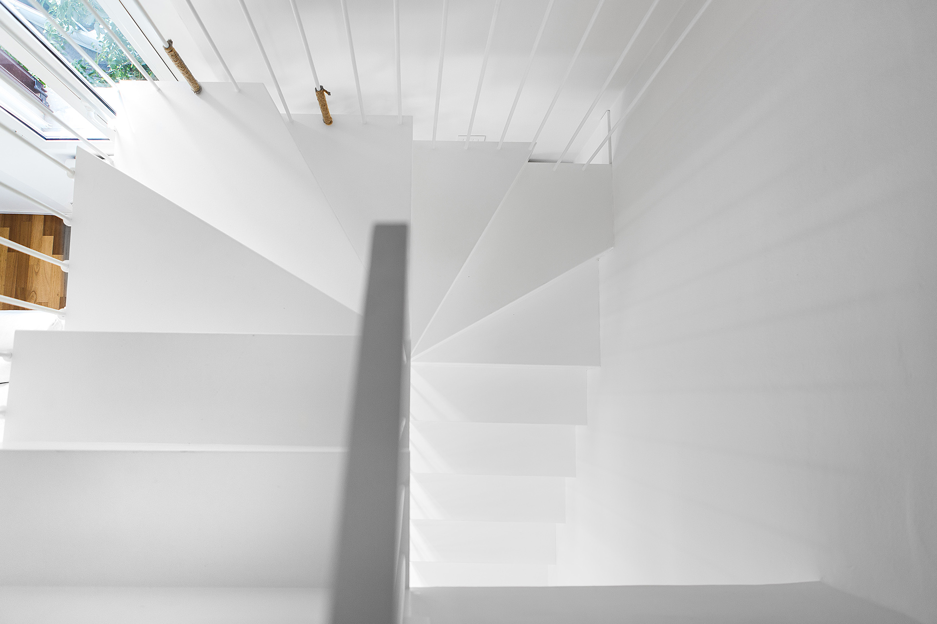 绿意盎然的历史建筑顶层公寓改造-10