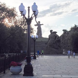 多样街头柱设计展现城市魅力-5