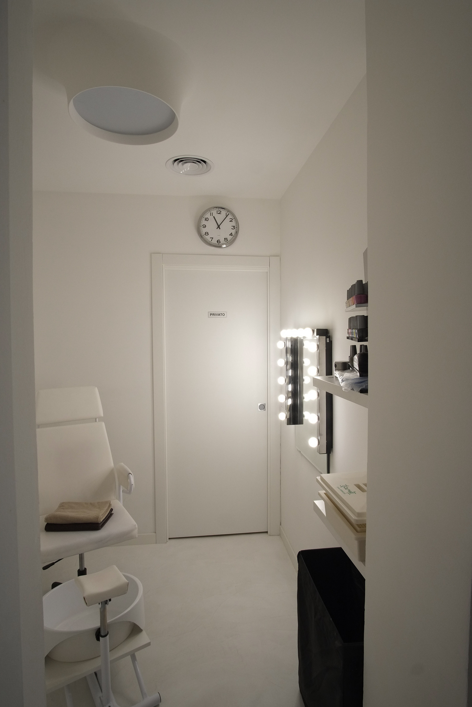 现代简约美学，2017 年完成的美容中心室内设计-16