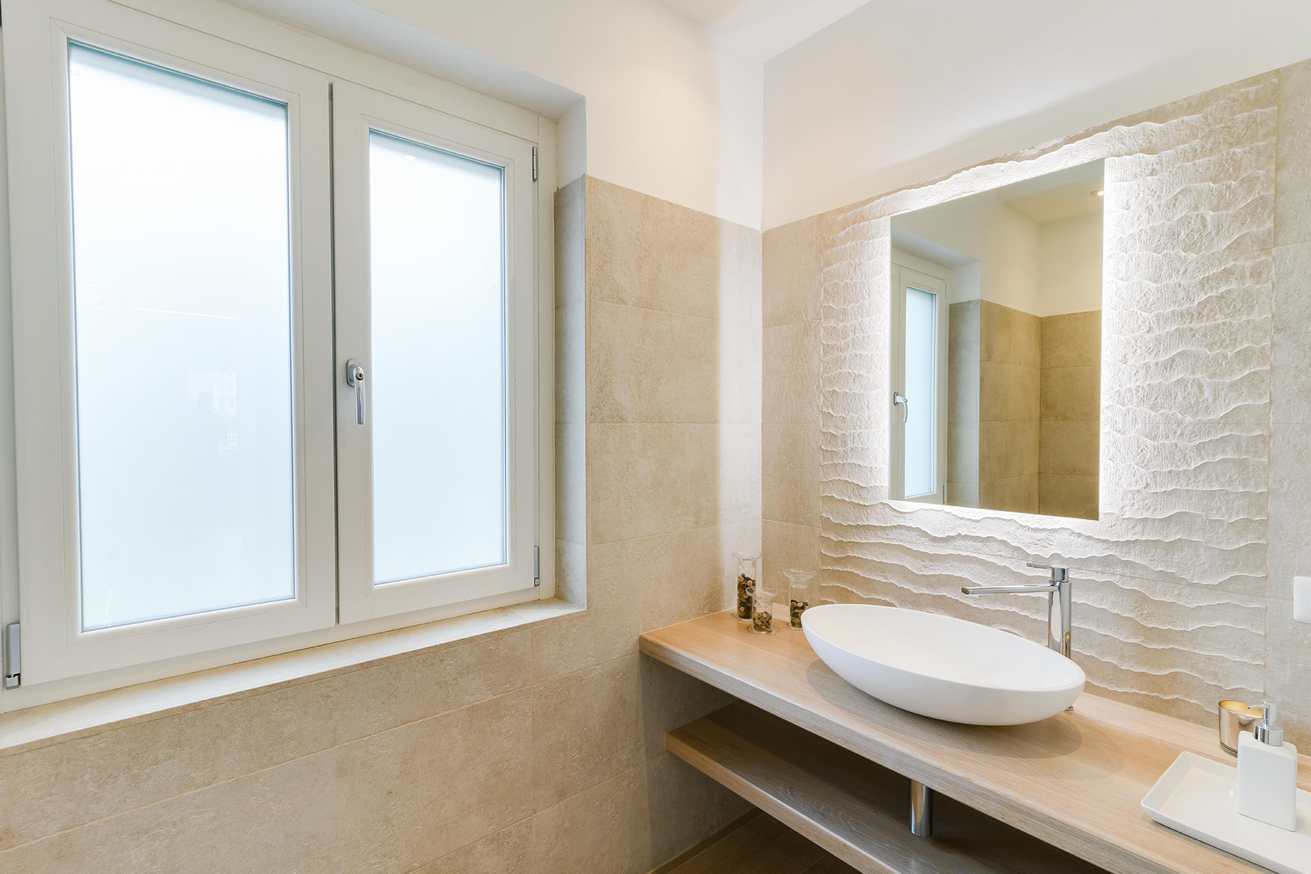 自然呼吸的罗马别墅 | 和谐色调与功能建筑的完美结合-8