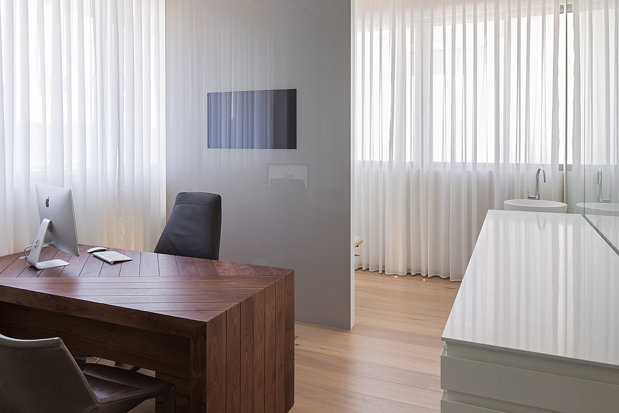 双层玻璃墙的整形诊所-9