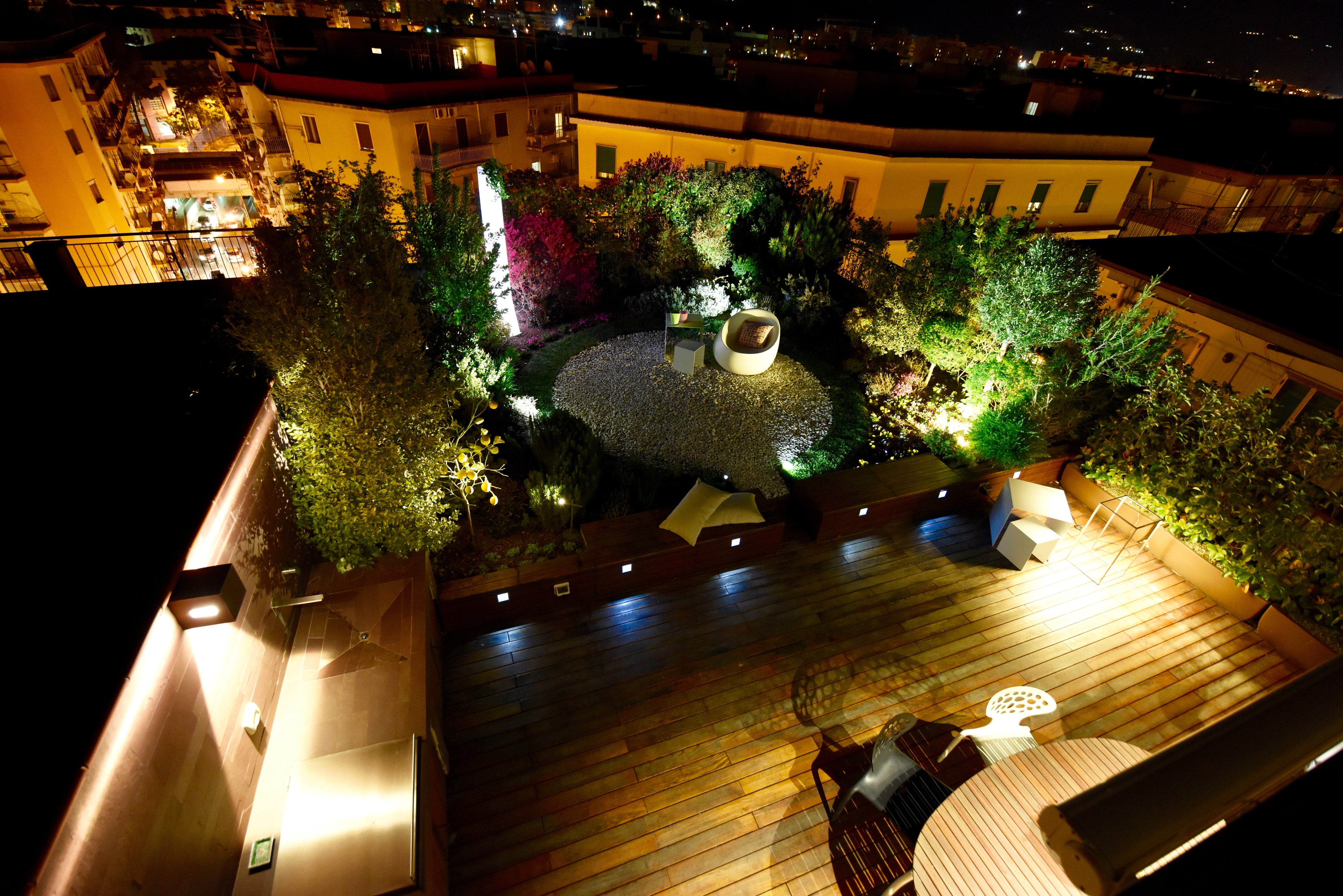 繁华都市中的秘密花园-1