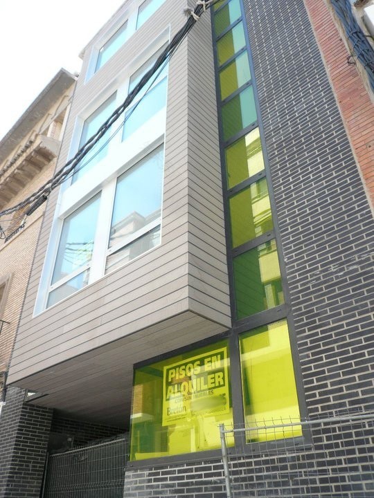 城市夹缝中的精致公寓楼-0