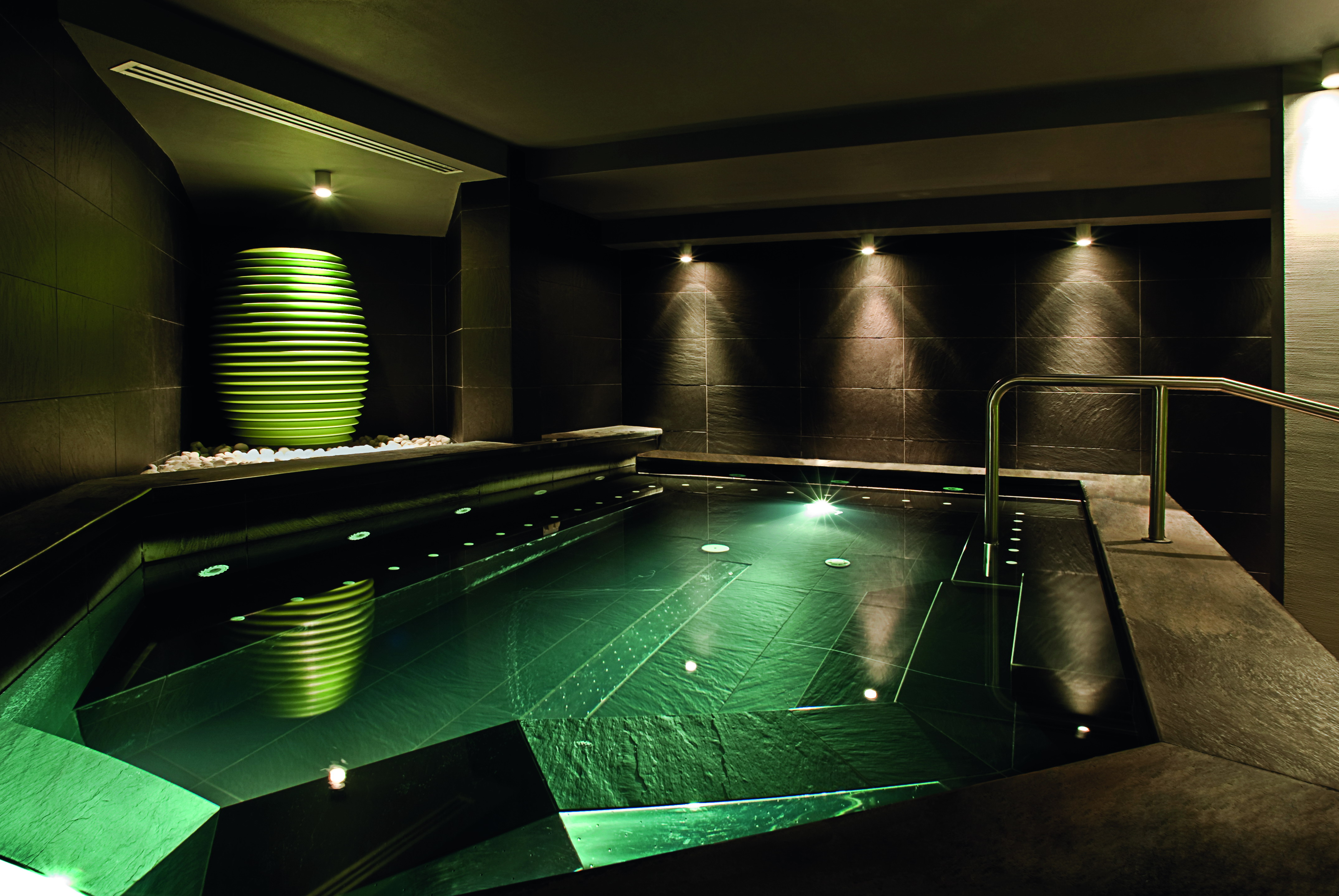 意式运动中心变身水疗 SPA,黑石魅力营造温馨氛围-0