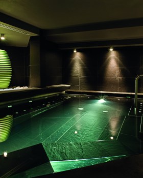 意式运动中心变身水疗 SPA,黑石魅力营造温馨氛围