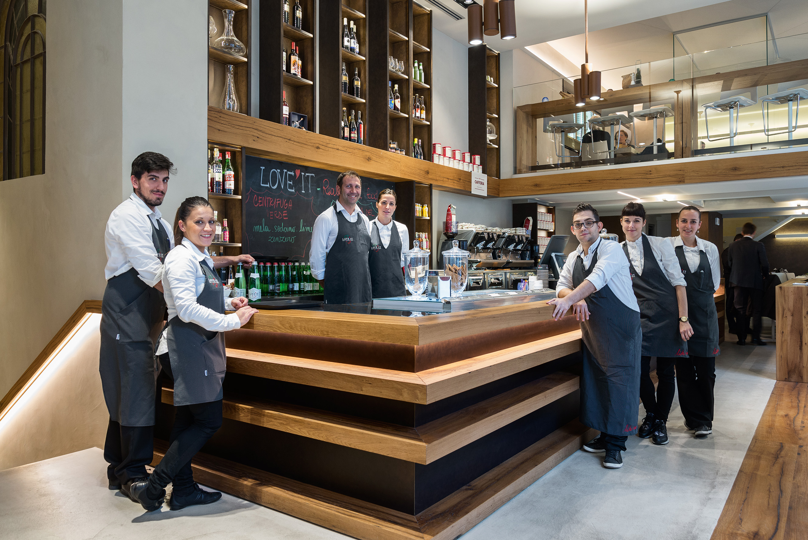 米兰“Love it”旗舰店,美食体验的室内设计盛宴-13