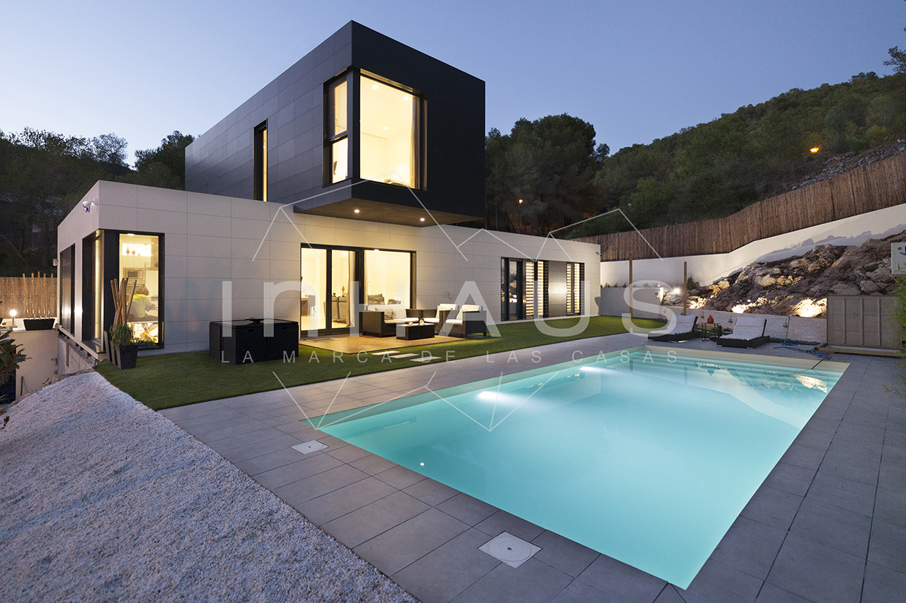 巴塞罗那简约现代模块化别墅-0