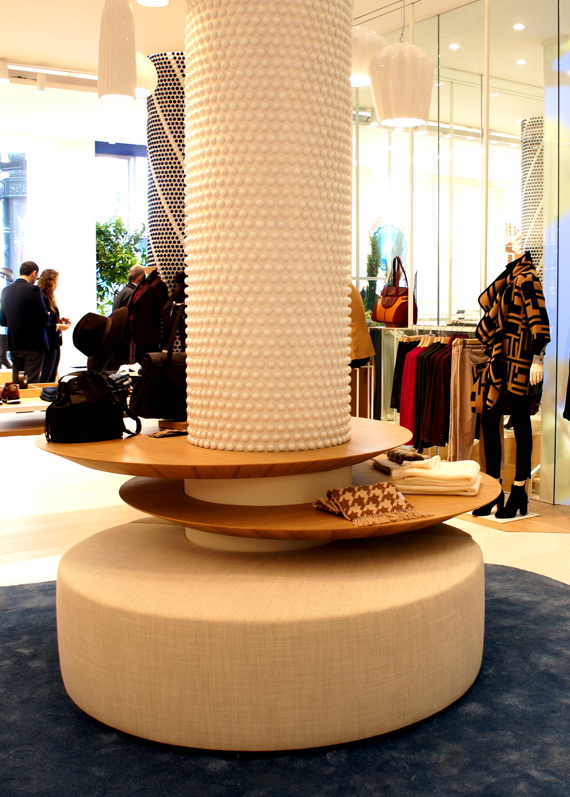 法国 Harmont&Blaine 旗舰店陶瓷点阵装饰-3