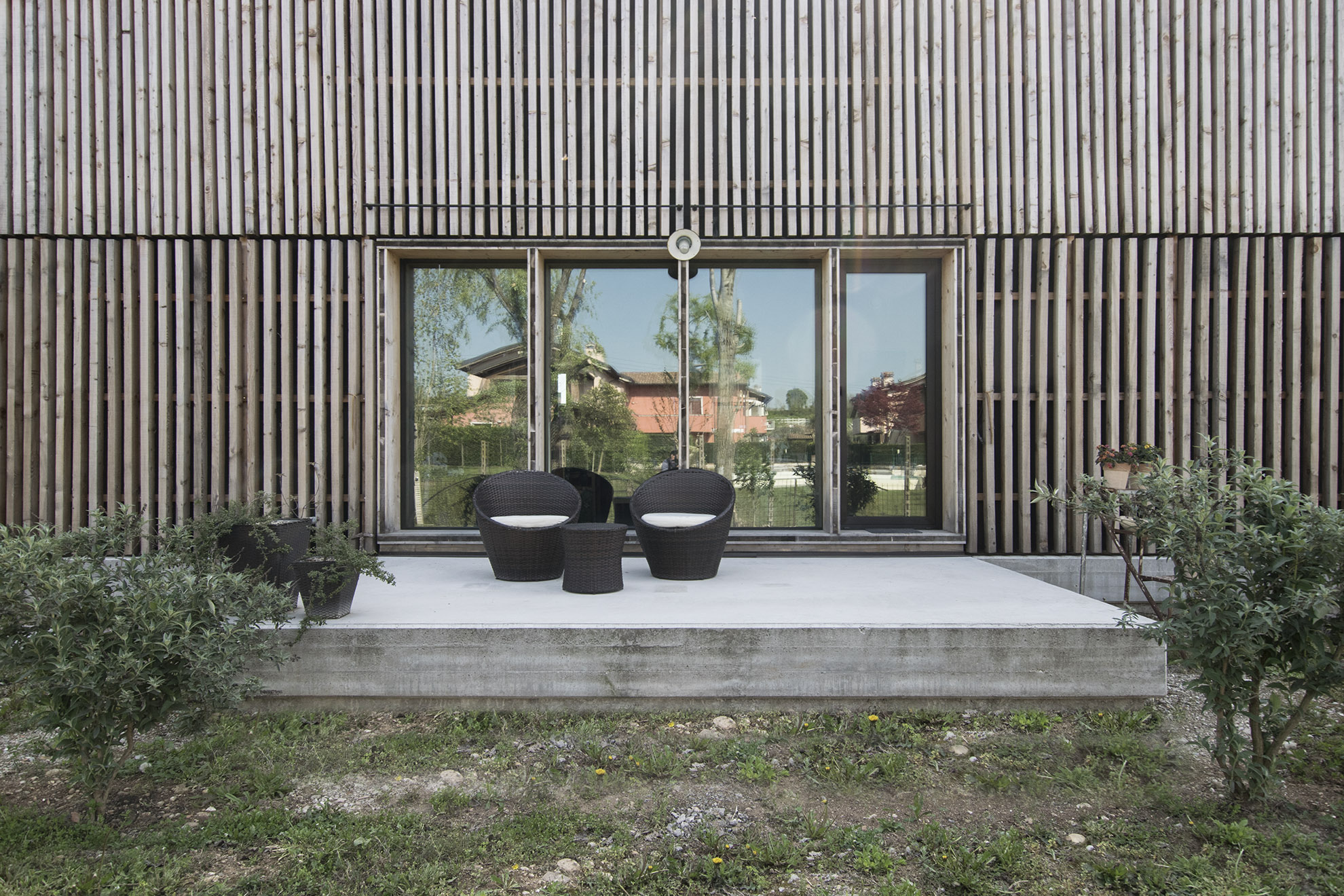 湖畔 V 型木质住宅-18