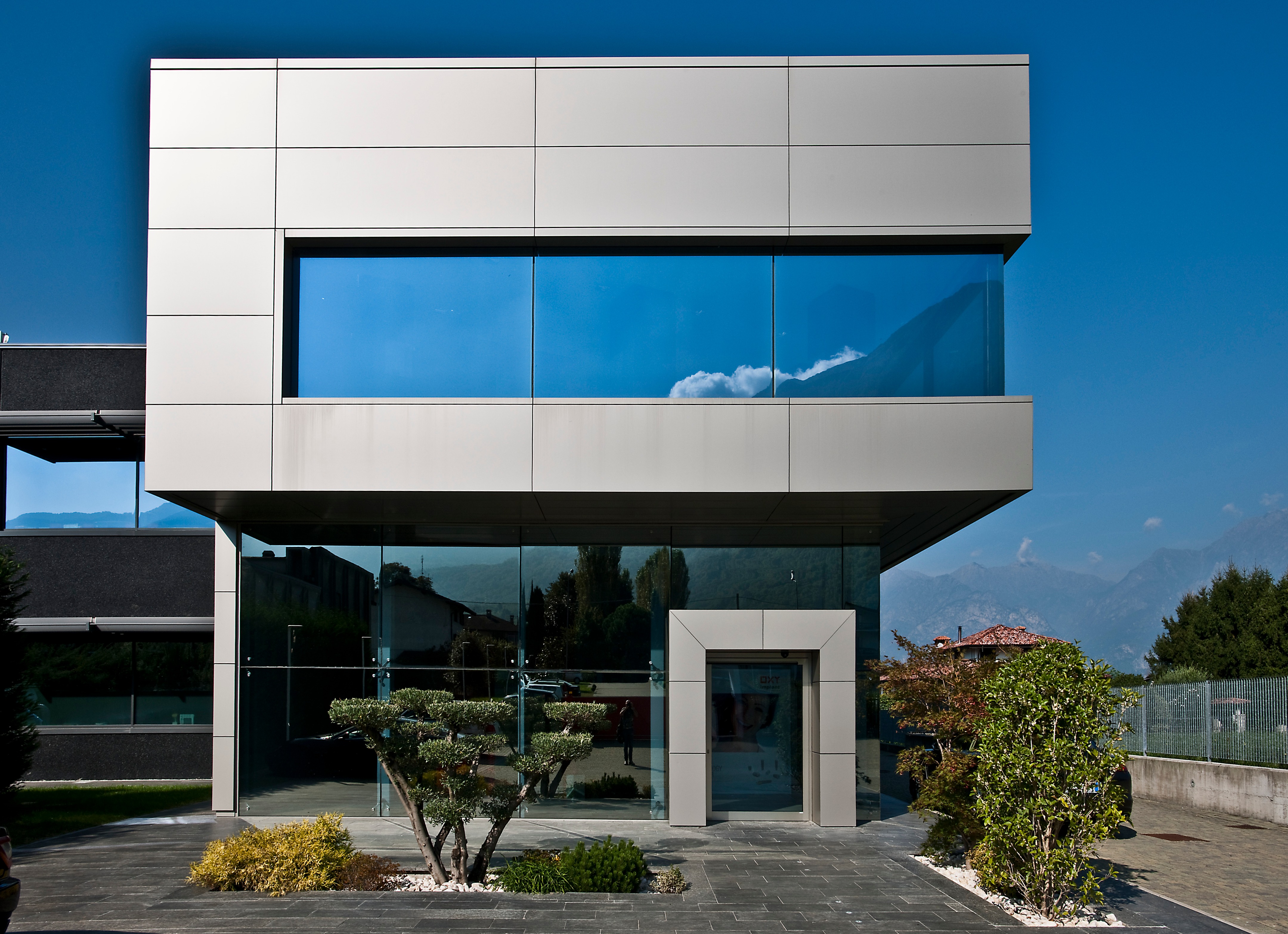 灰色天空-- 工业风室内设计-0