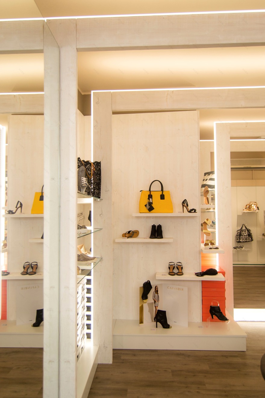 海滩边的"皮革"变身,打造全年展示优雅的鞋子店-5
