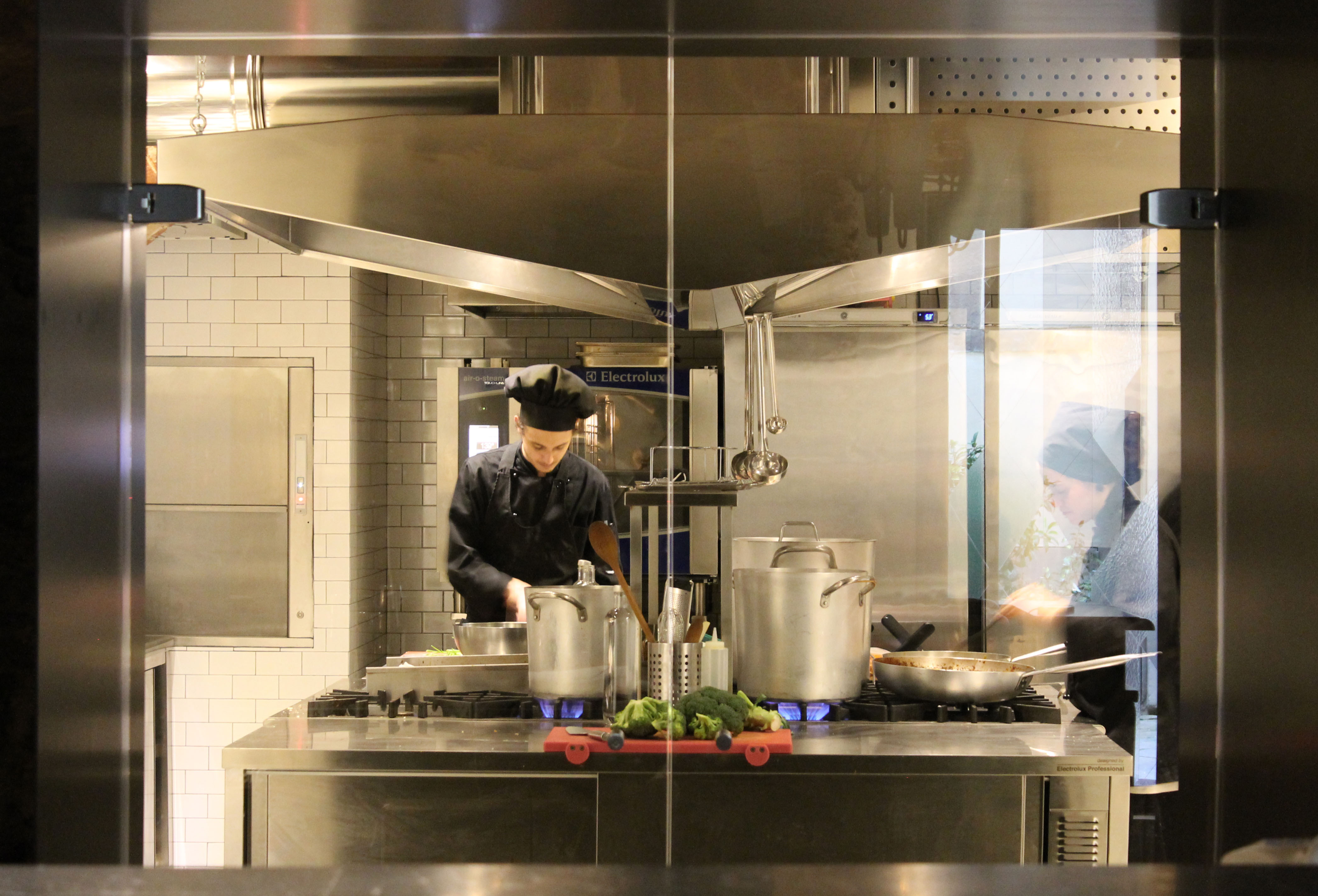 历史与当代交融的意大利餐厅设计-8