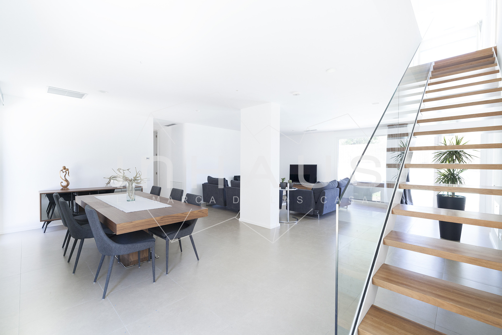 巴塞罗那简约现代模块化别墅-35