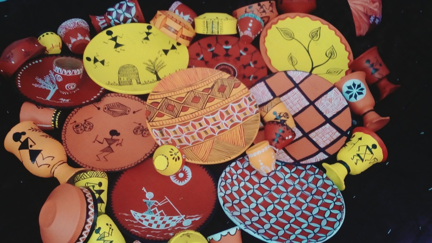 青春色彩的茶室设计——印度 Kulhadwala 茶室-10