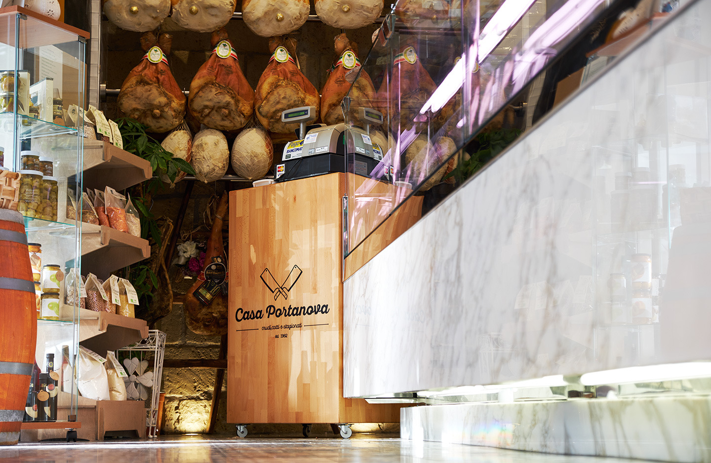 150 平米美食空间的改造梦 | 从肉铺到美食天堂-0