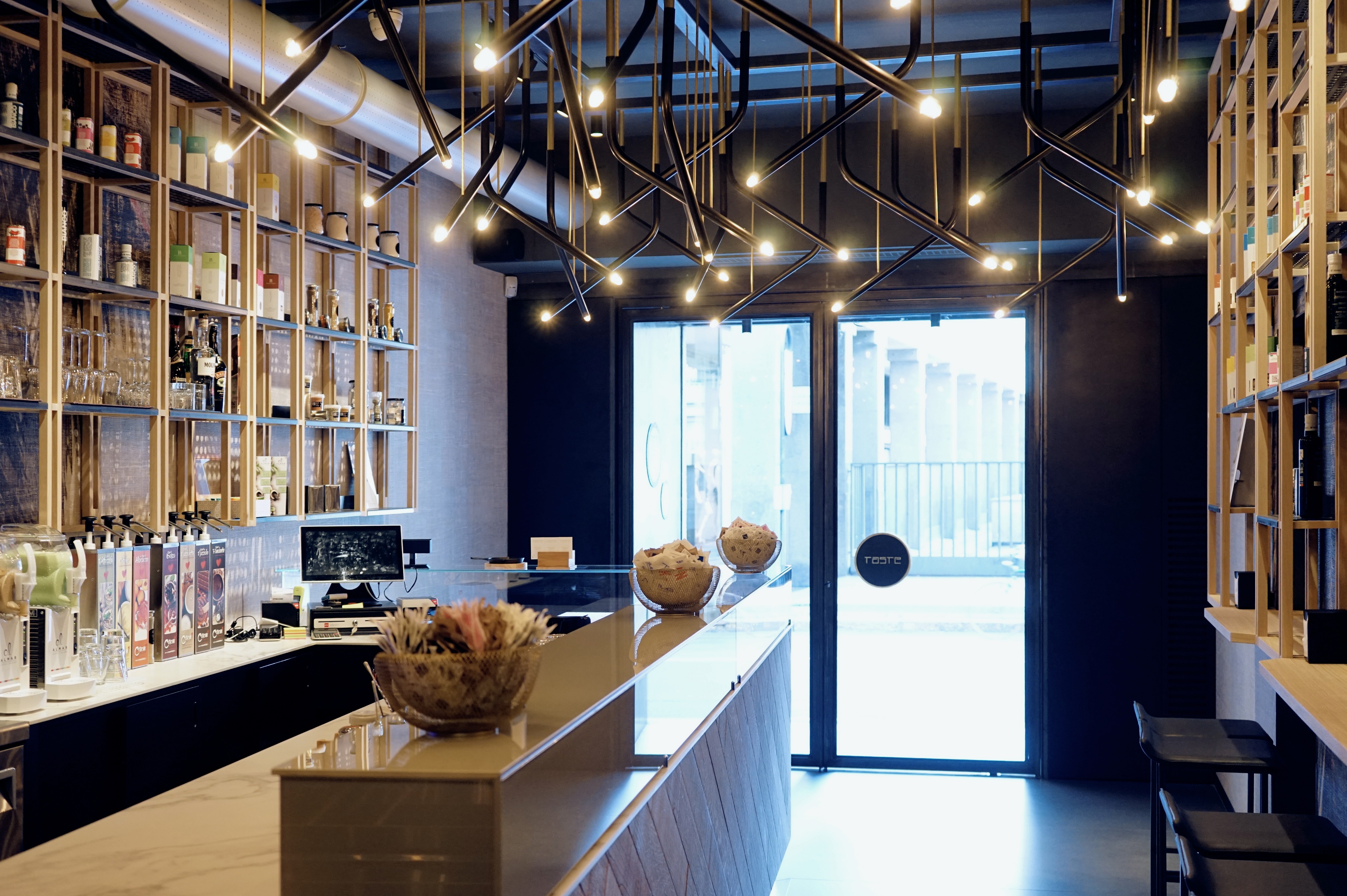 米兰 Studio SGSM 设计工作室打造独特酒吧空间-1