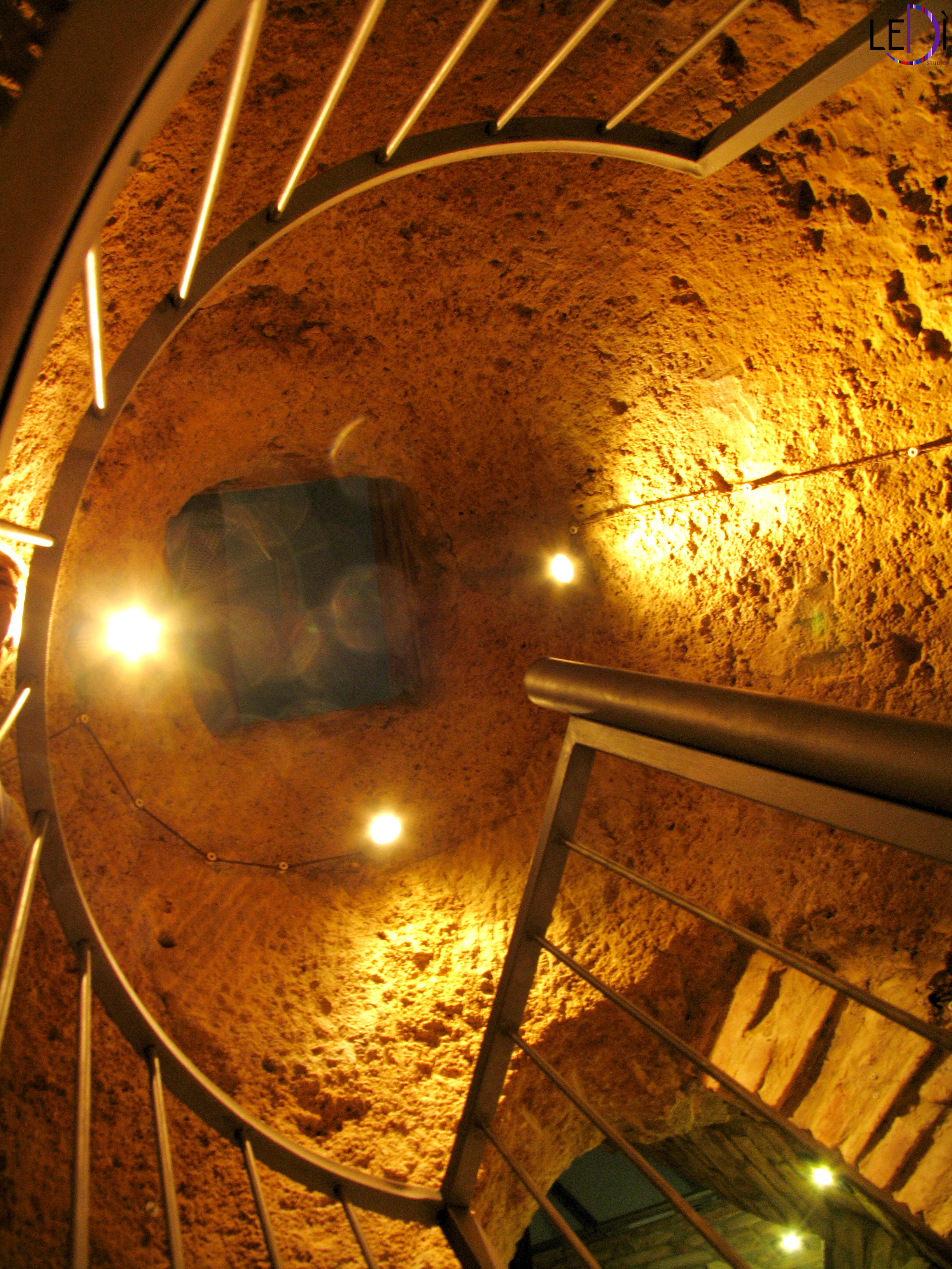 地下室秘境 · 玻璃盒中的彩色世界-23