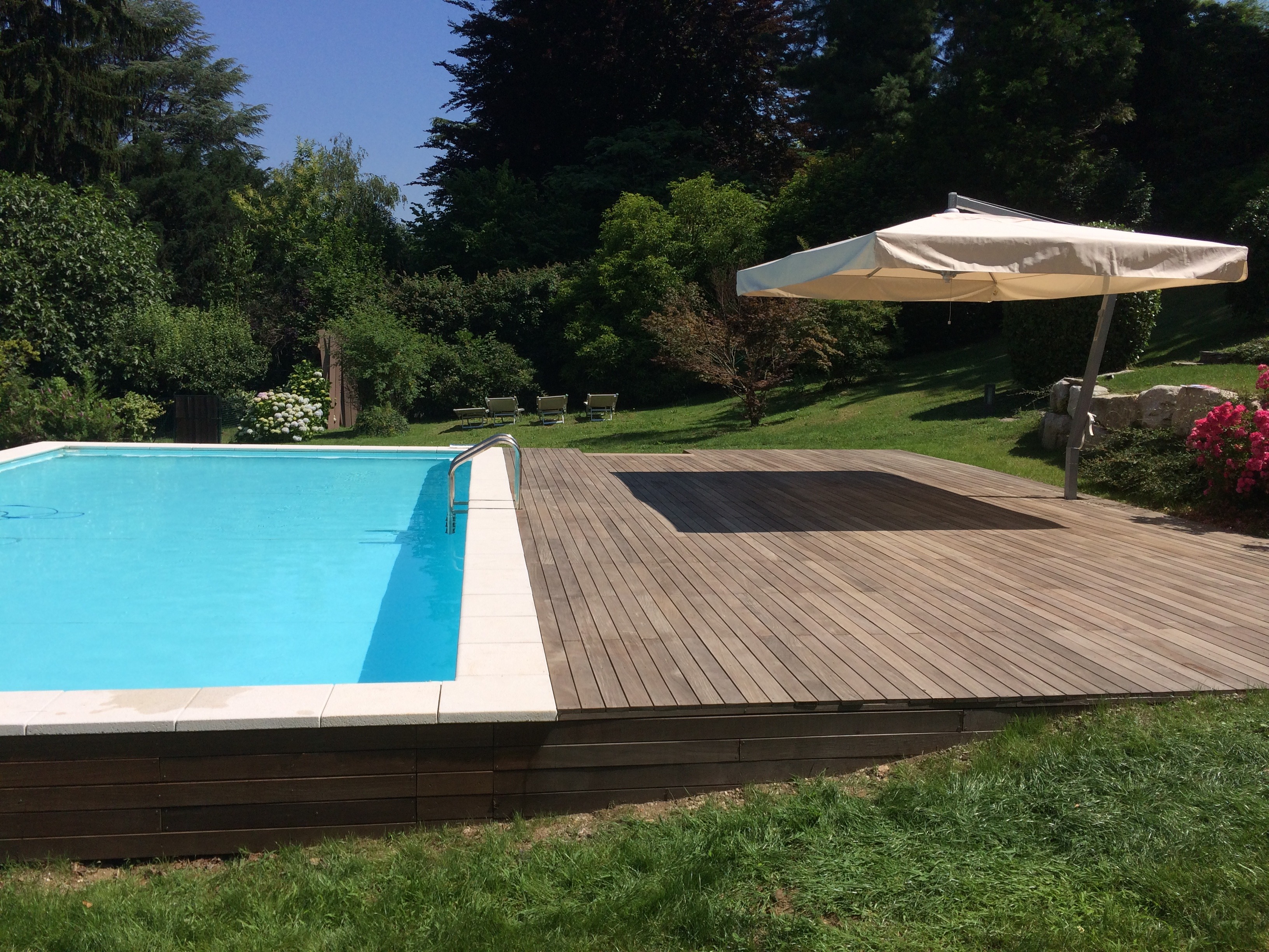 意大利湖畔别墅户外泳池休闲区设计-5